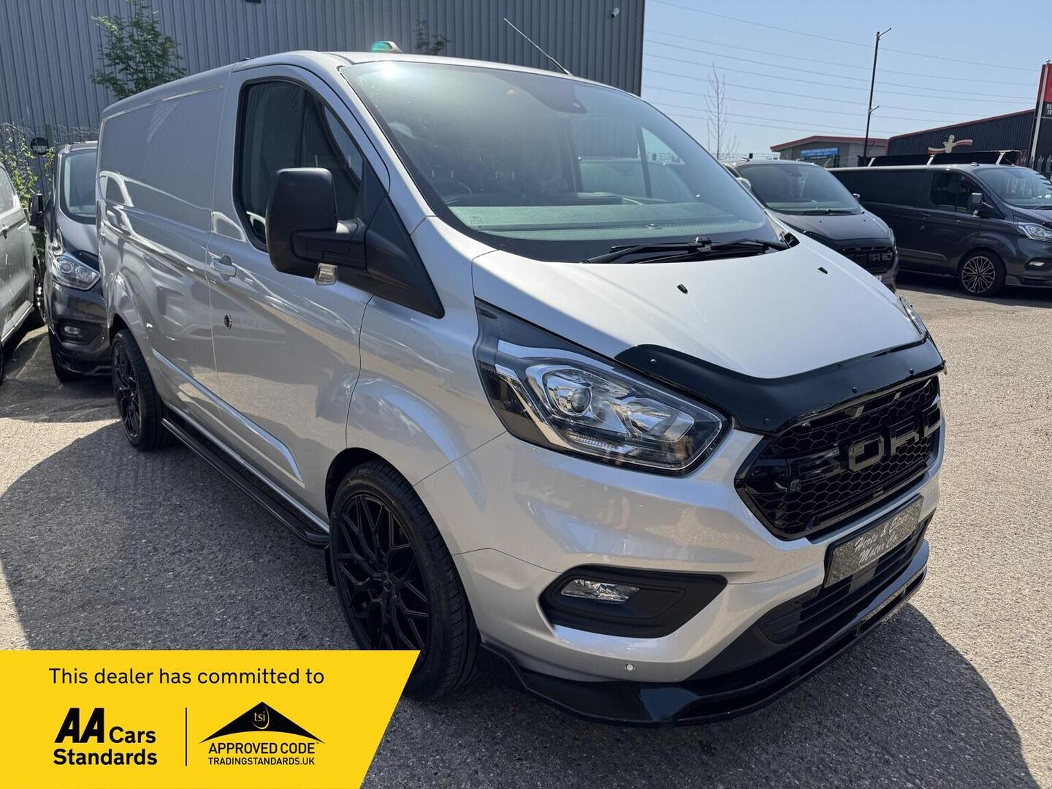Ford Transit Custom - image 1 of 25