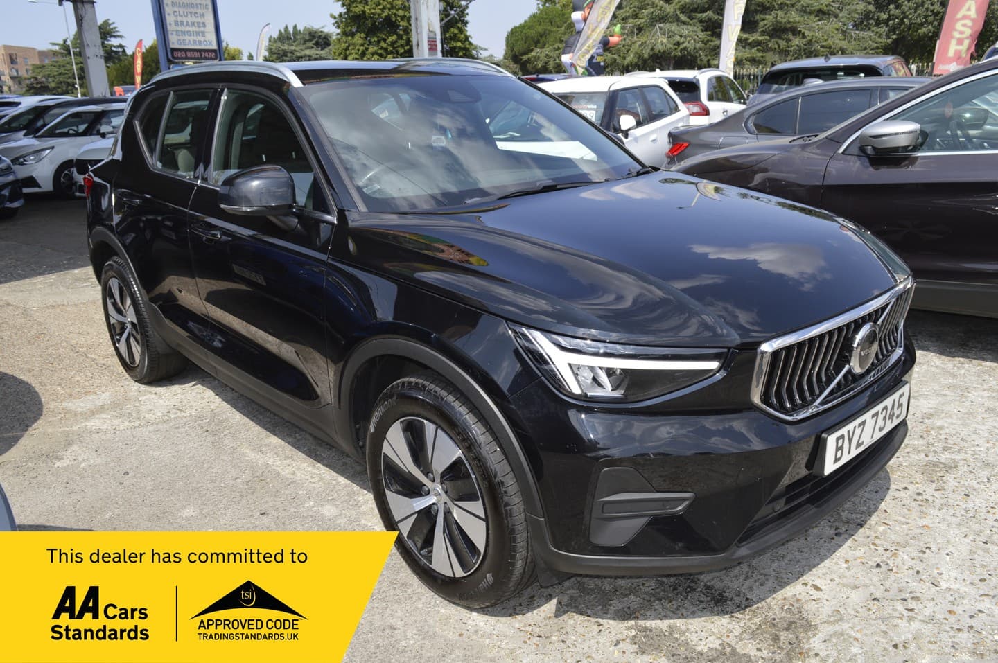 Volvo XC40 - image 1 of 27