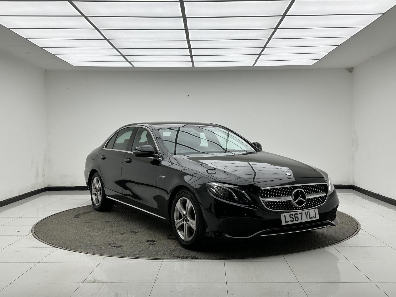 Mercedes-Benz E Class - image 1 of 53