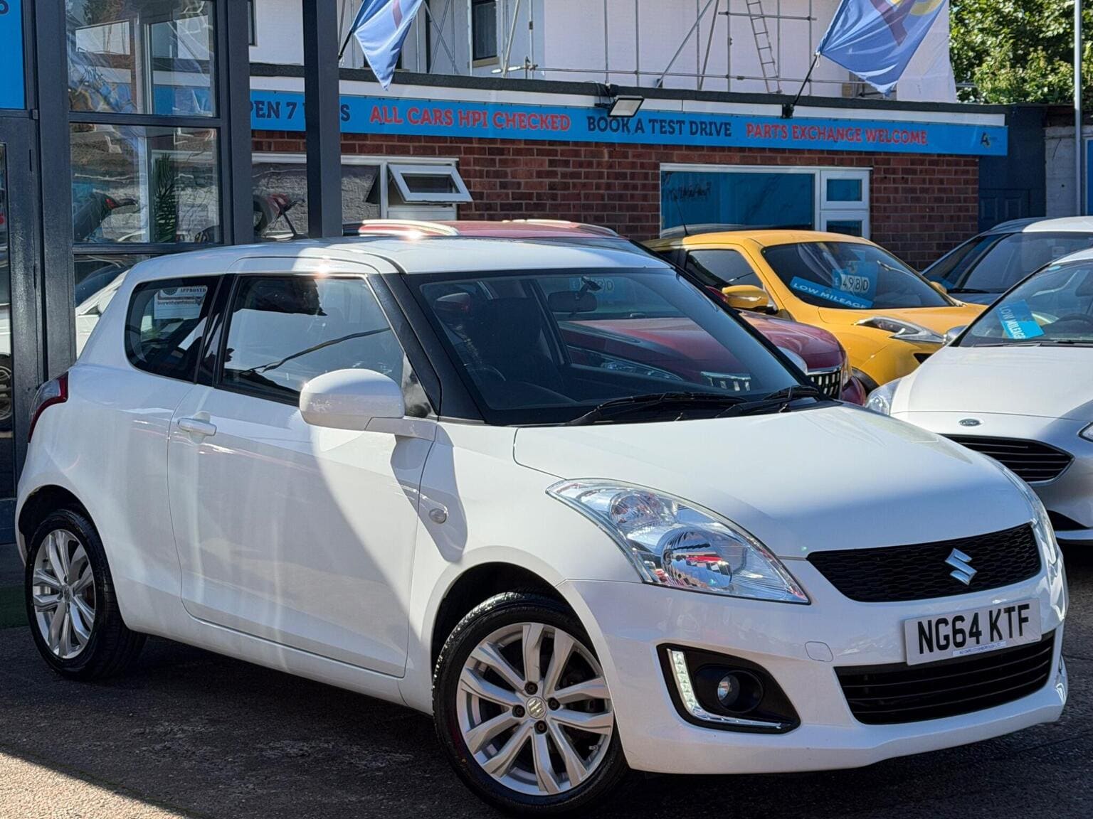 Suzuki Swift - image 1 of 65
