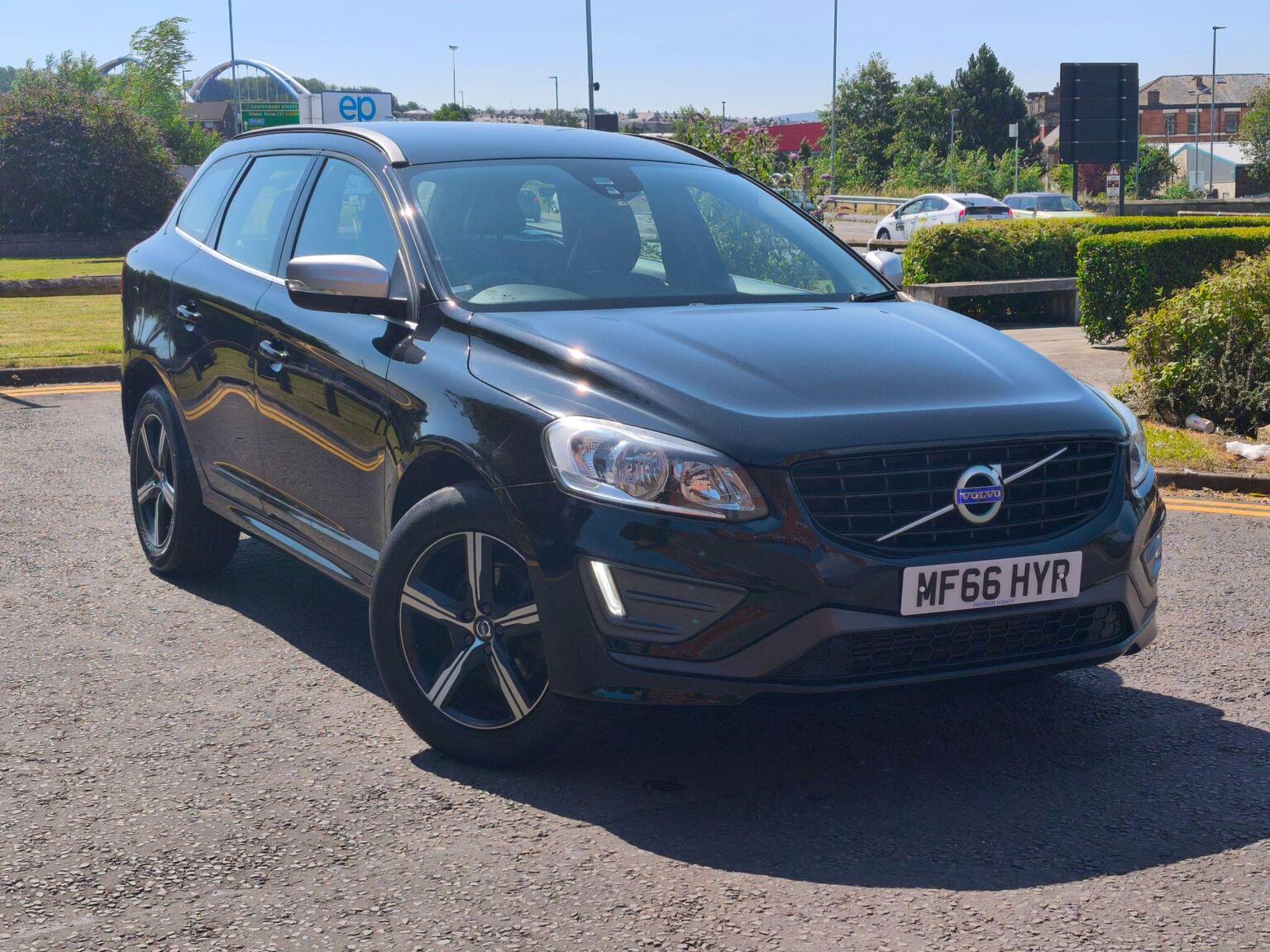 Volvo XC60 - image 1 of 31