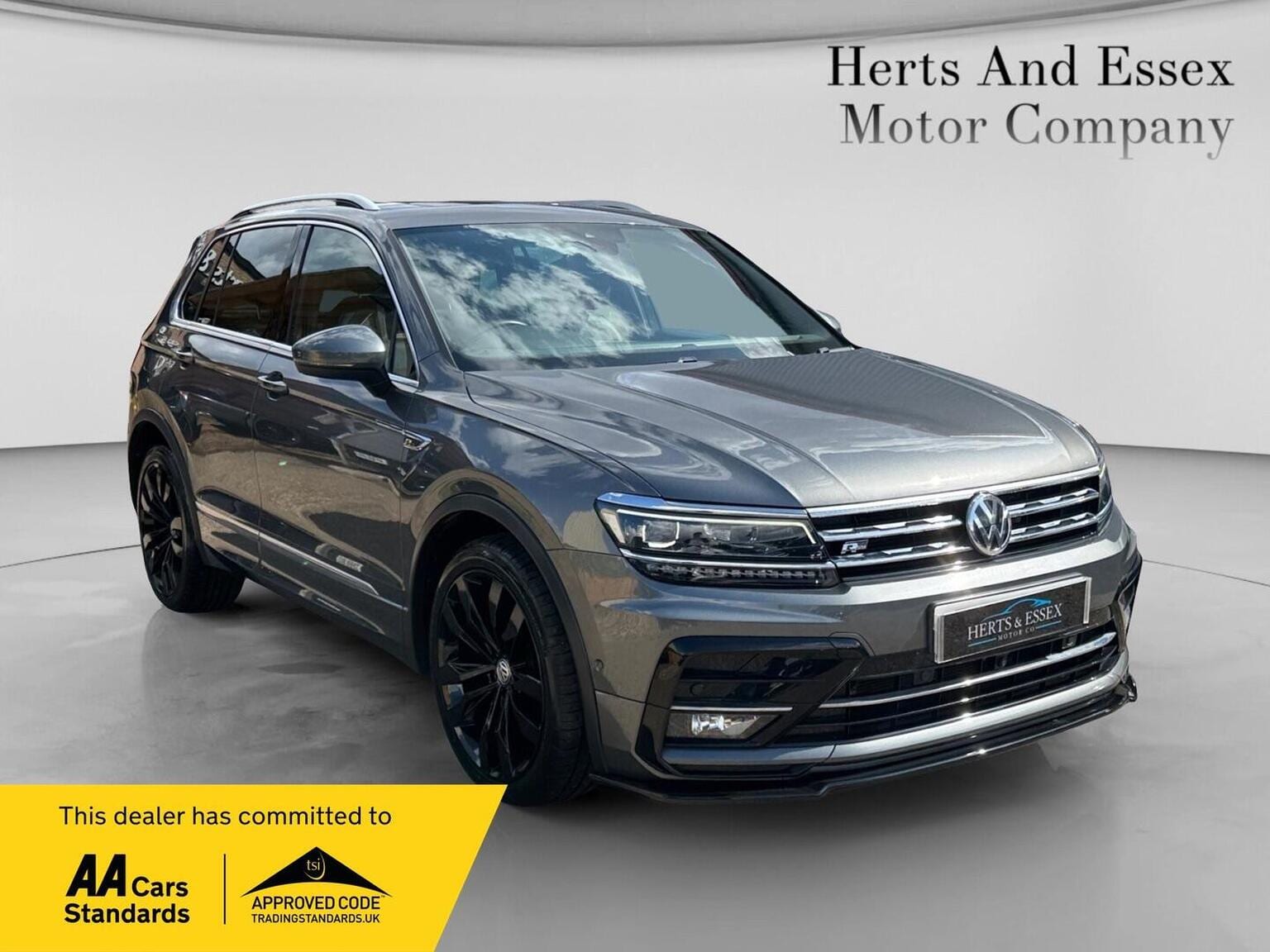 Volkswagen Tiguan - image 1 of 53