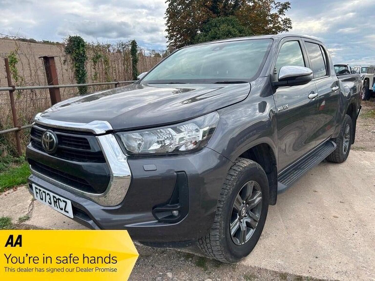 Toyota Hilux - image 1 of 28