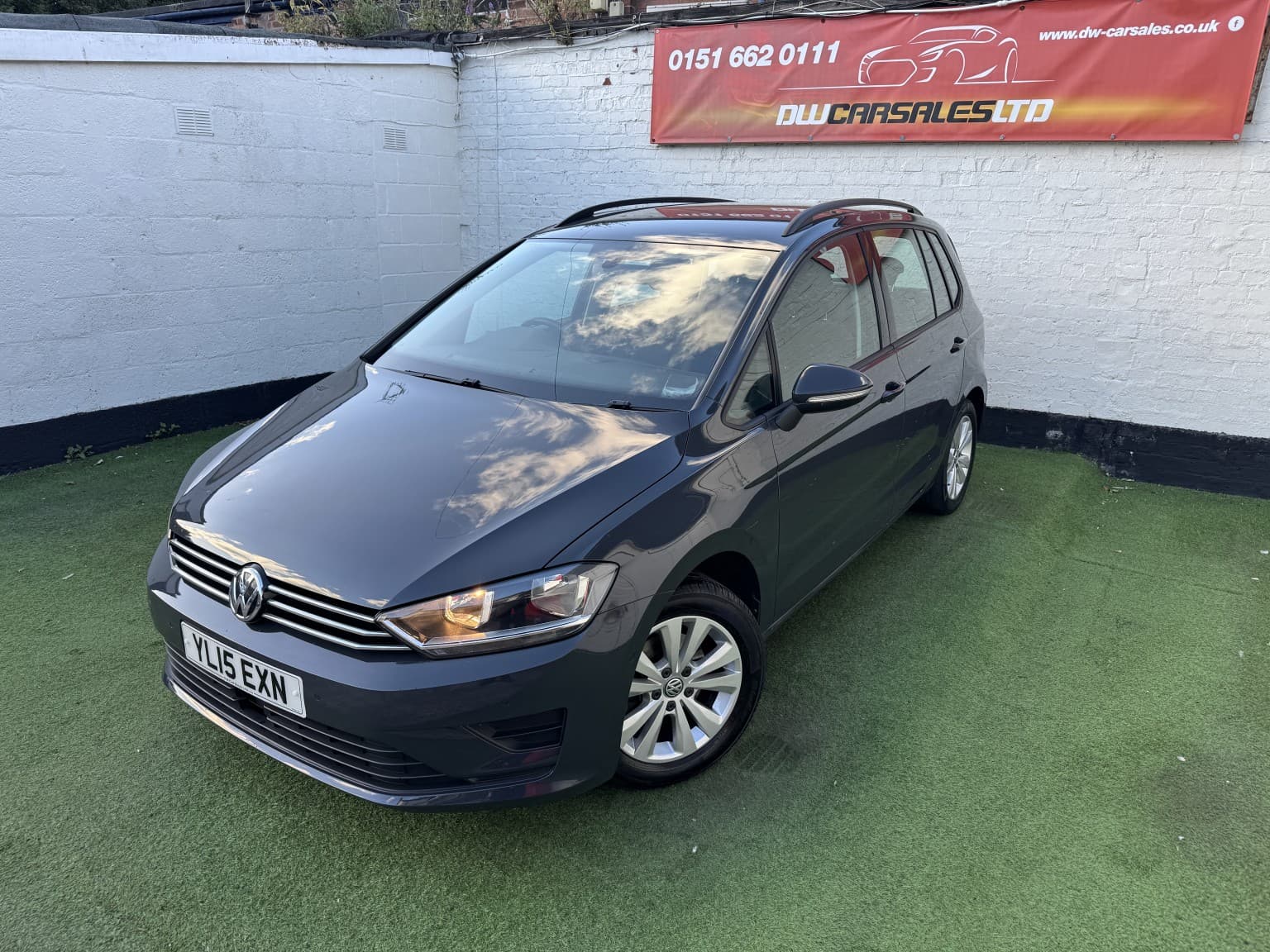 Volkswagen Golf SV - image 1 of 6