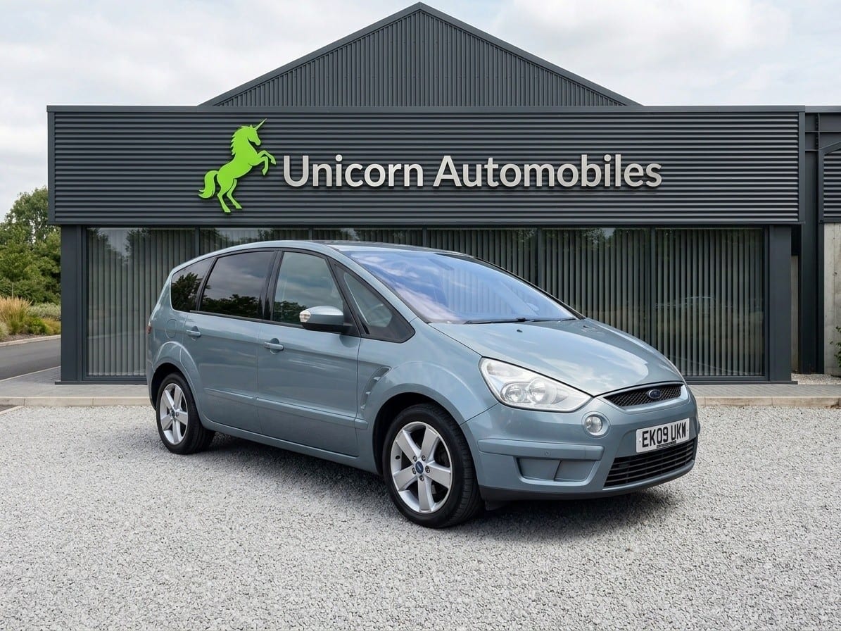 Ford S-MAX - image 1 of 22