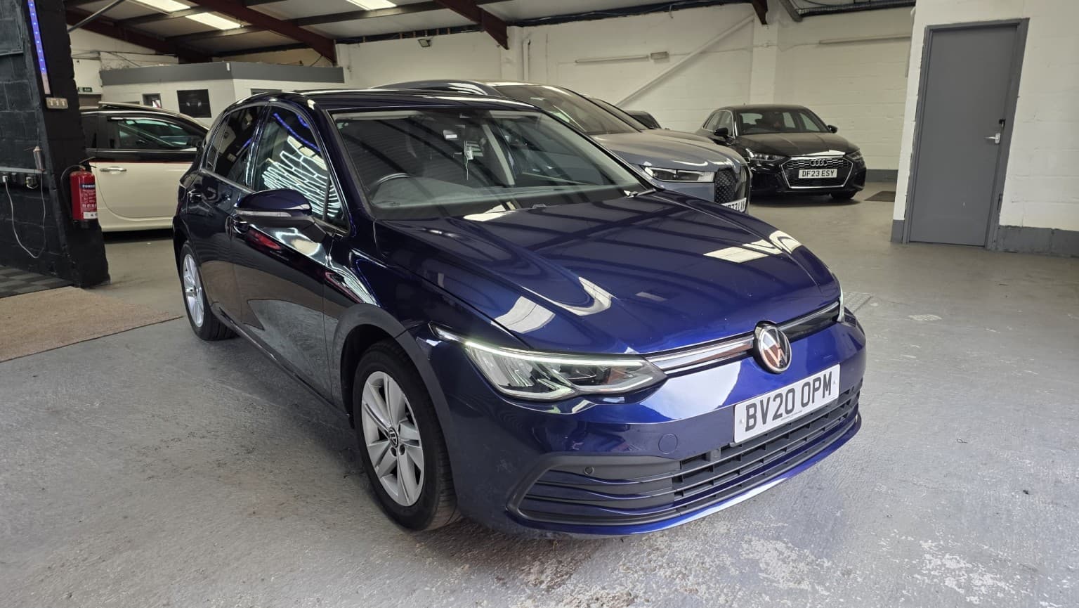 Volkswagen Golf - image 1 of 18