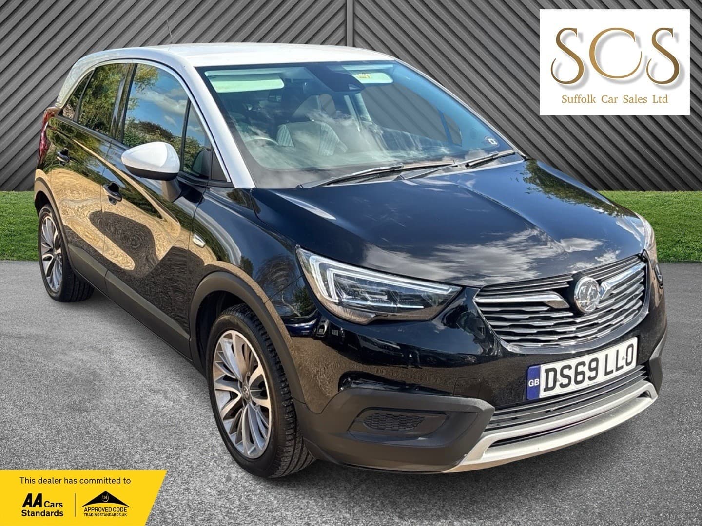 Vauxhall Crossland X - image 1 of 53