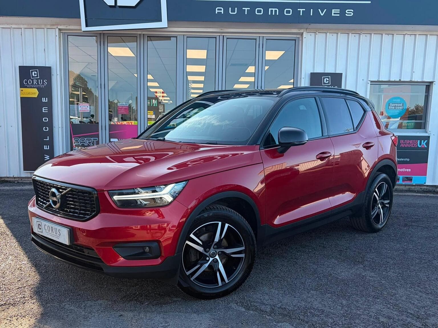 Volvo XC40 - image 1 of 40