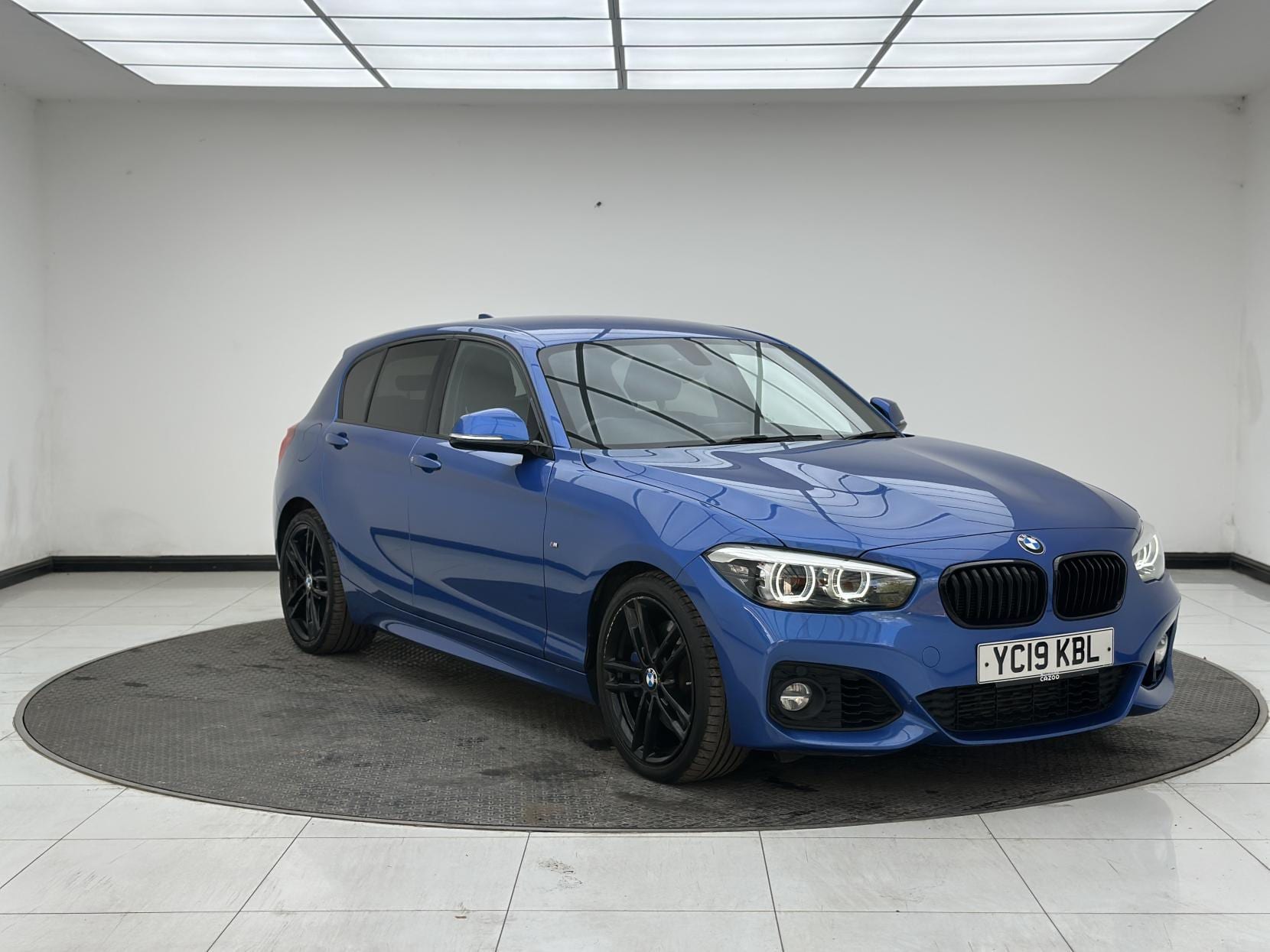 BMW 1 Series - image 1 of 40