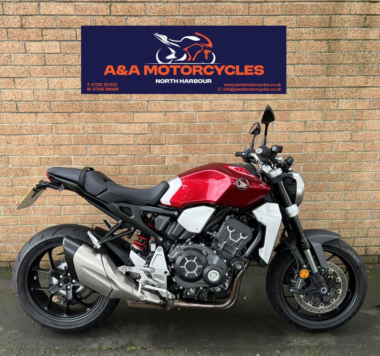 Honda CB1000R - image 1 of 7