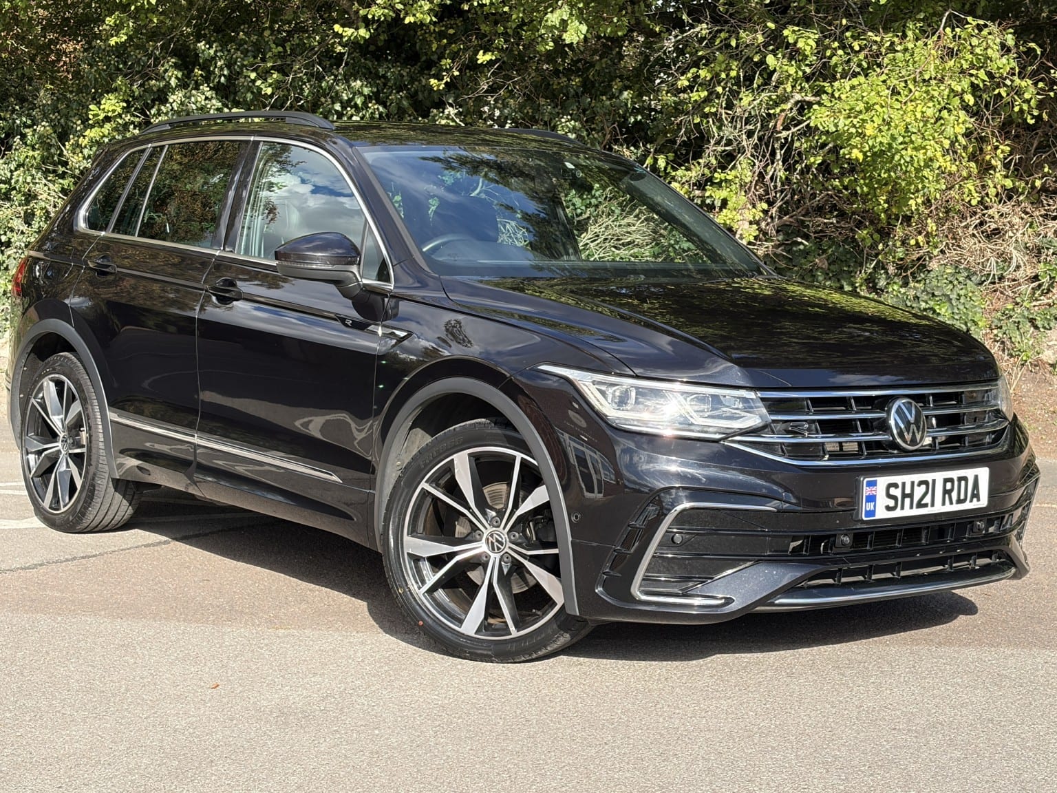 Volkswagen Tiguan - image 1 of 65