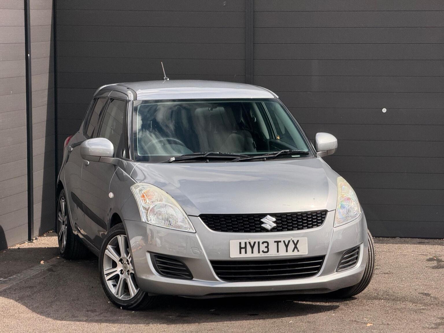 Suzuki Swift - image 1 of 64
