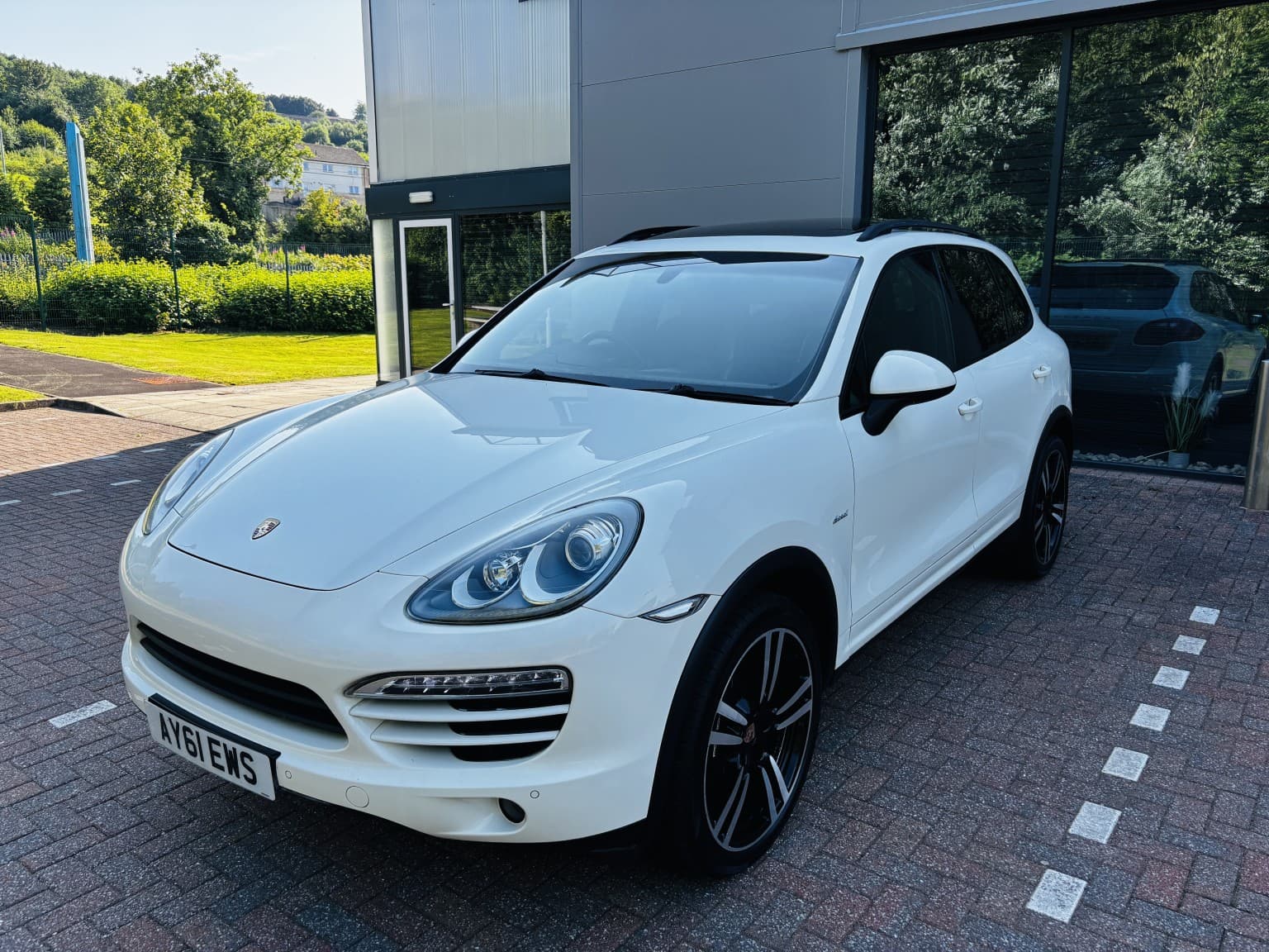 Porsche Cayenne - image 1 of 52