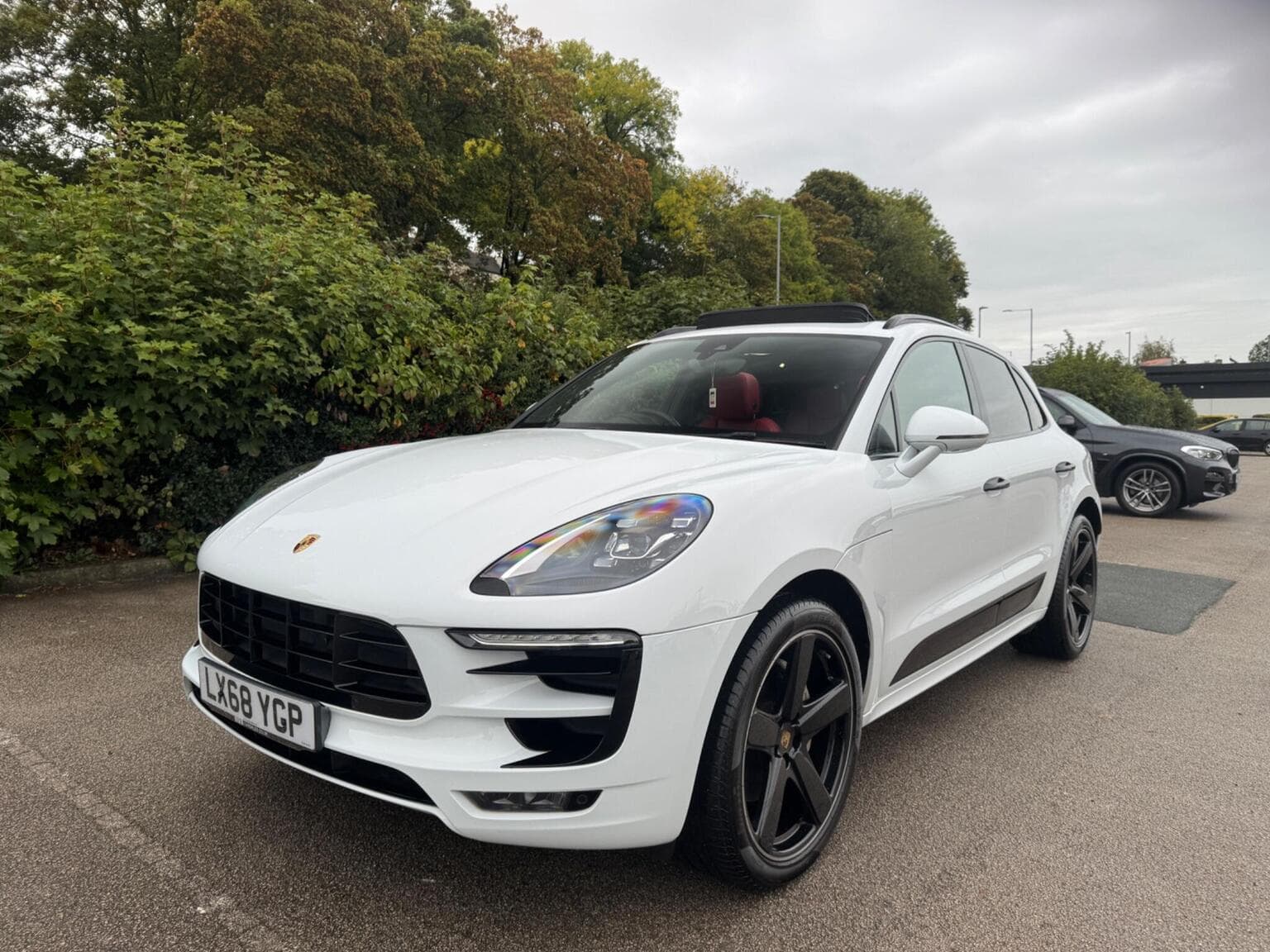Porsche Macan - image 1 of 85