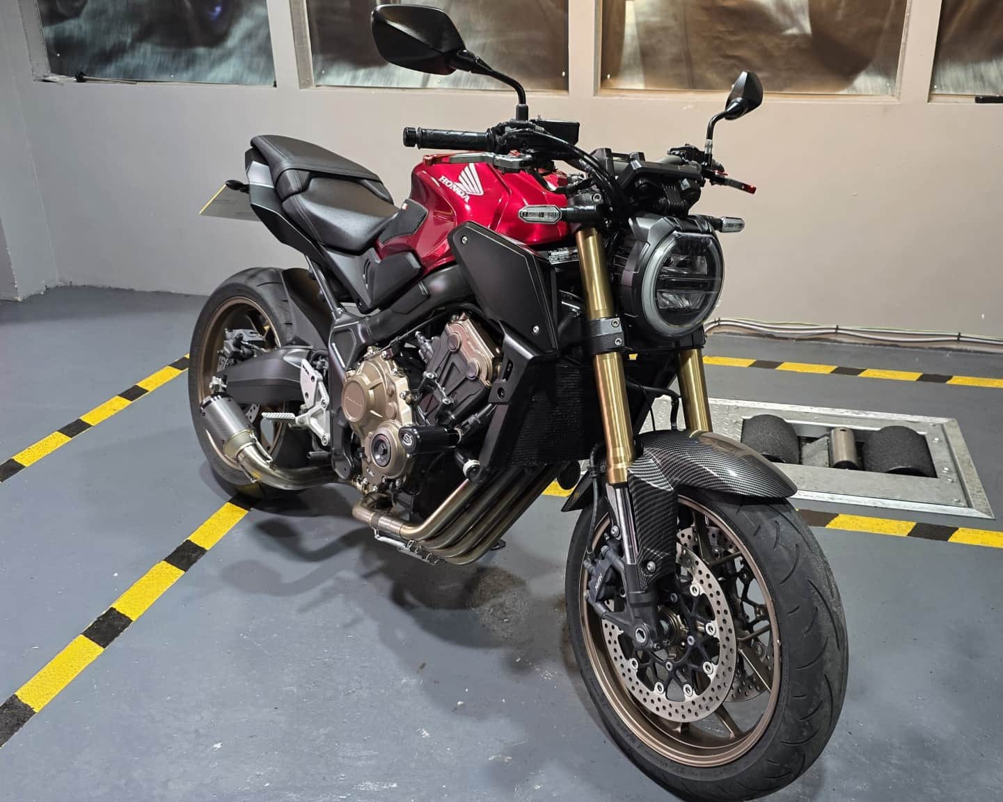 Honda CB650R - image 1 of 37