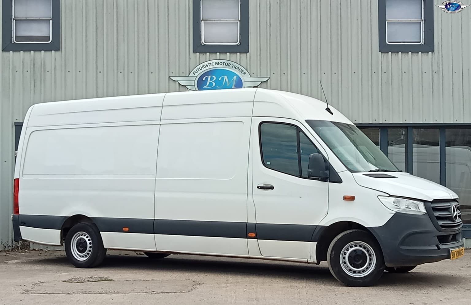 Mercedes-Benz Sprinter - image 1 of 18
