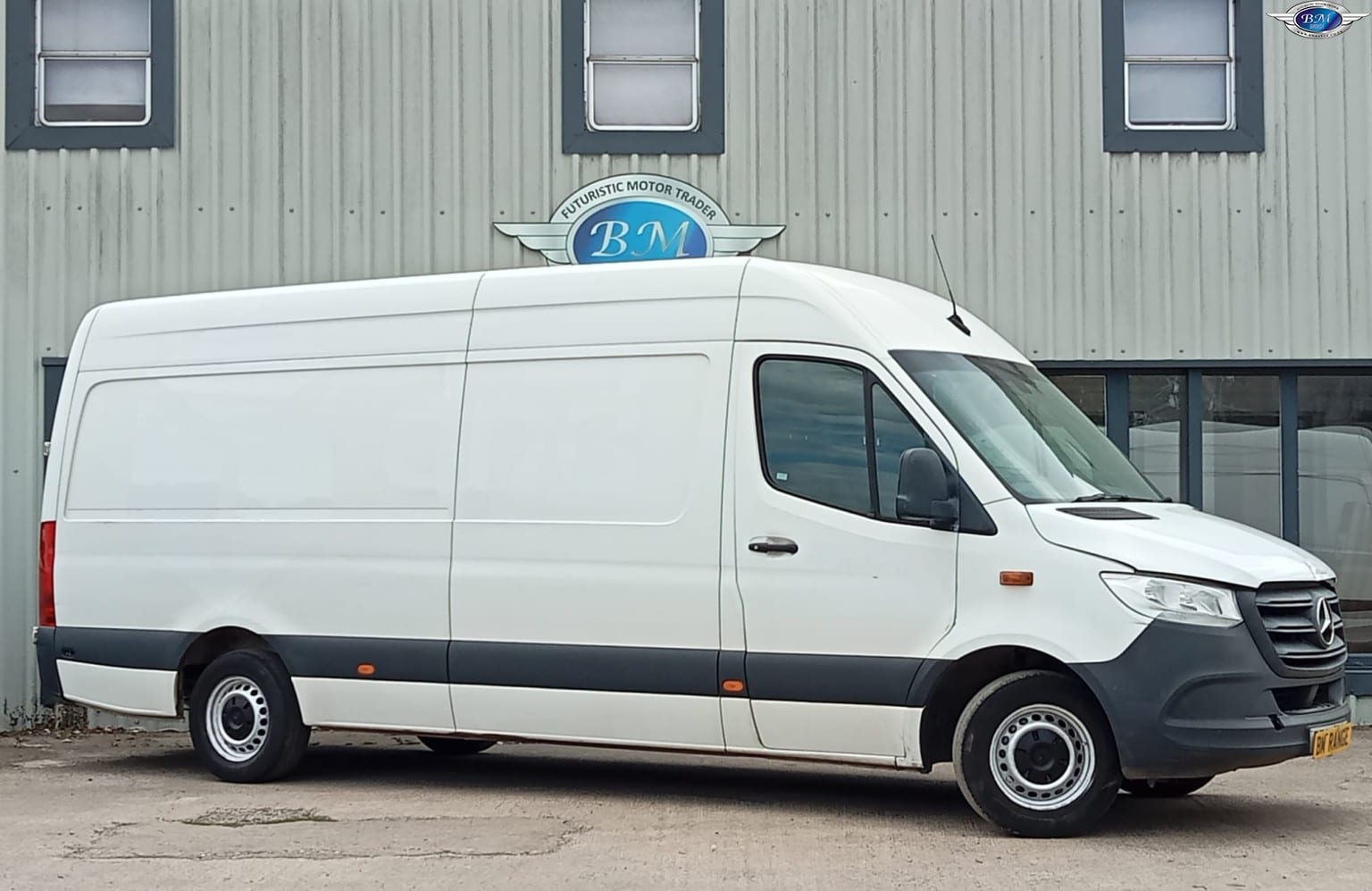 Mercedes-Benz Sprinter - image 1 of 18