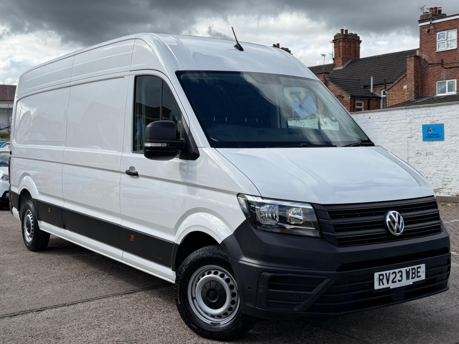 Volkswagen Crafter - image 1 of 60