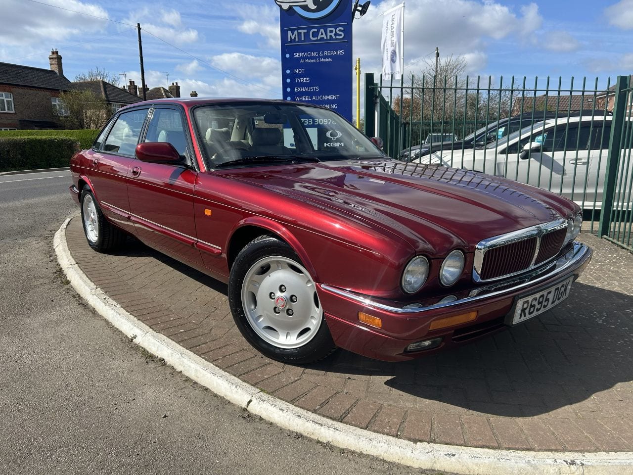 Jaguar Xj6 - image 1 of 43