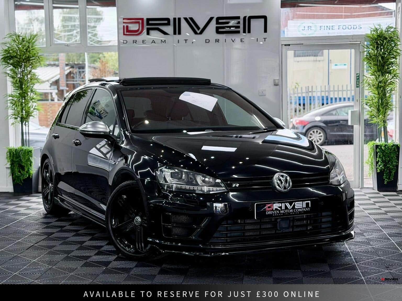 Volkswagen Golf - image 1 of 35