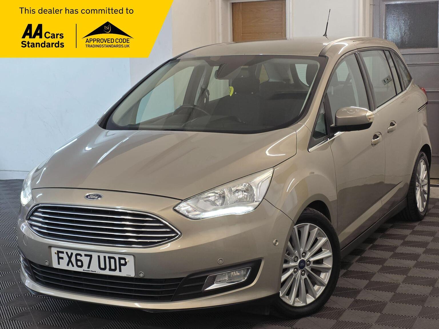 Ford Grand C-MAX - image 1 of 19