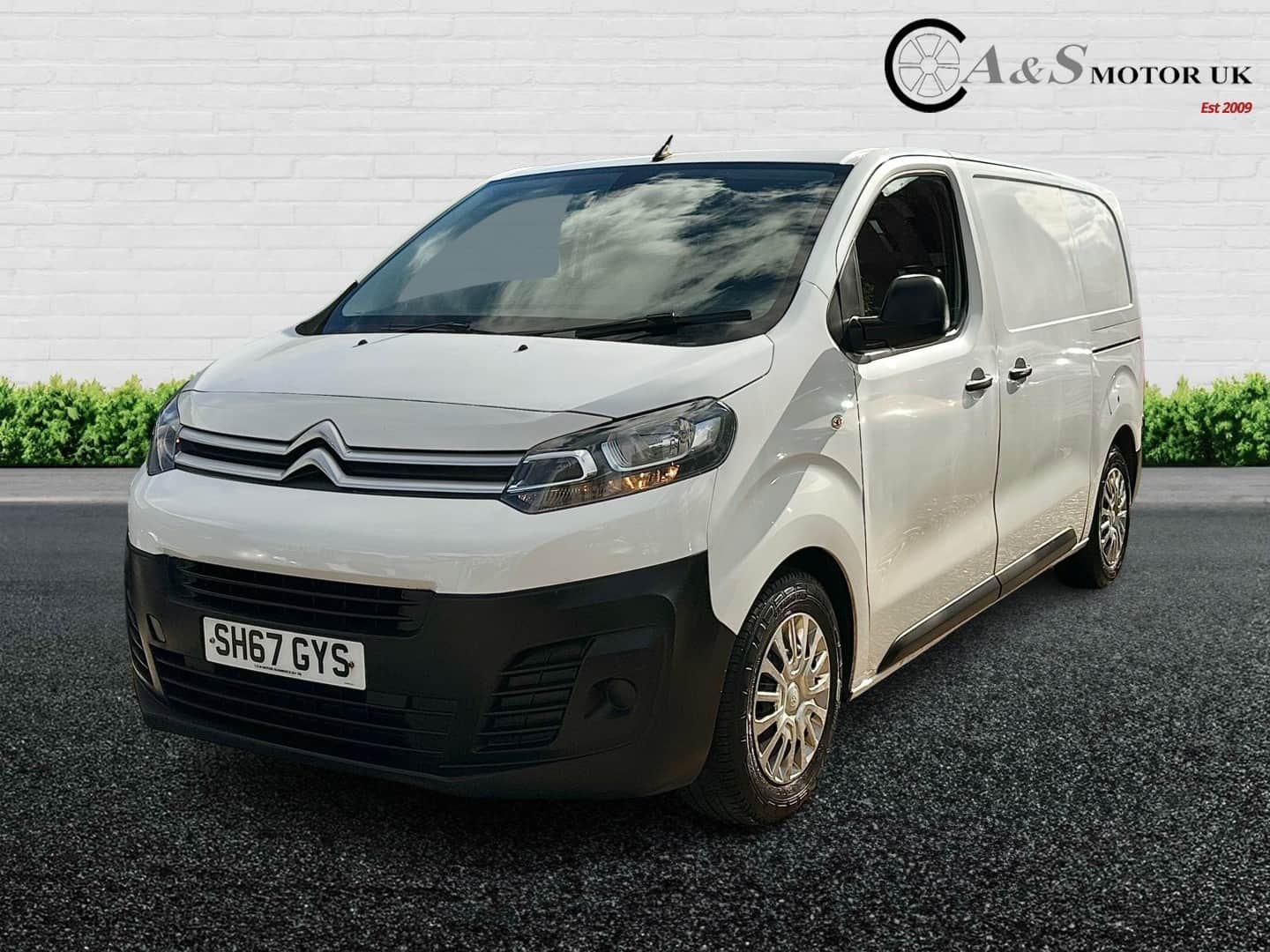 Citroen Dispatch - image 1 of 18