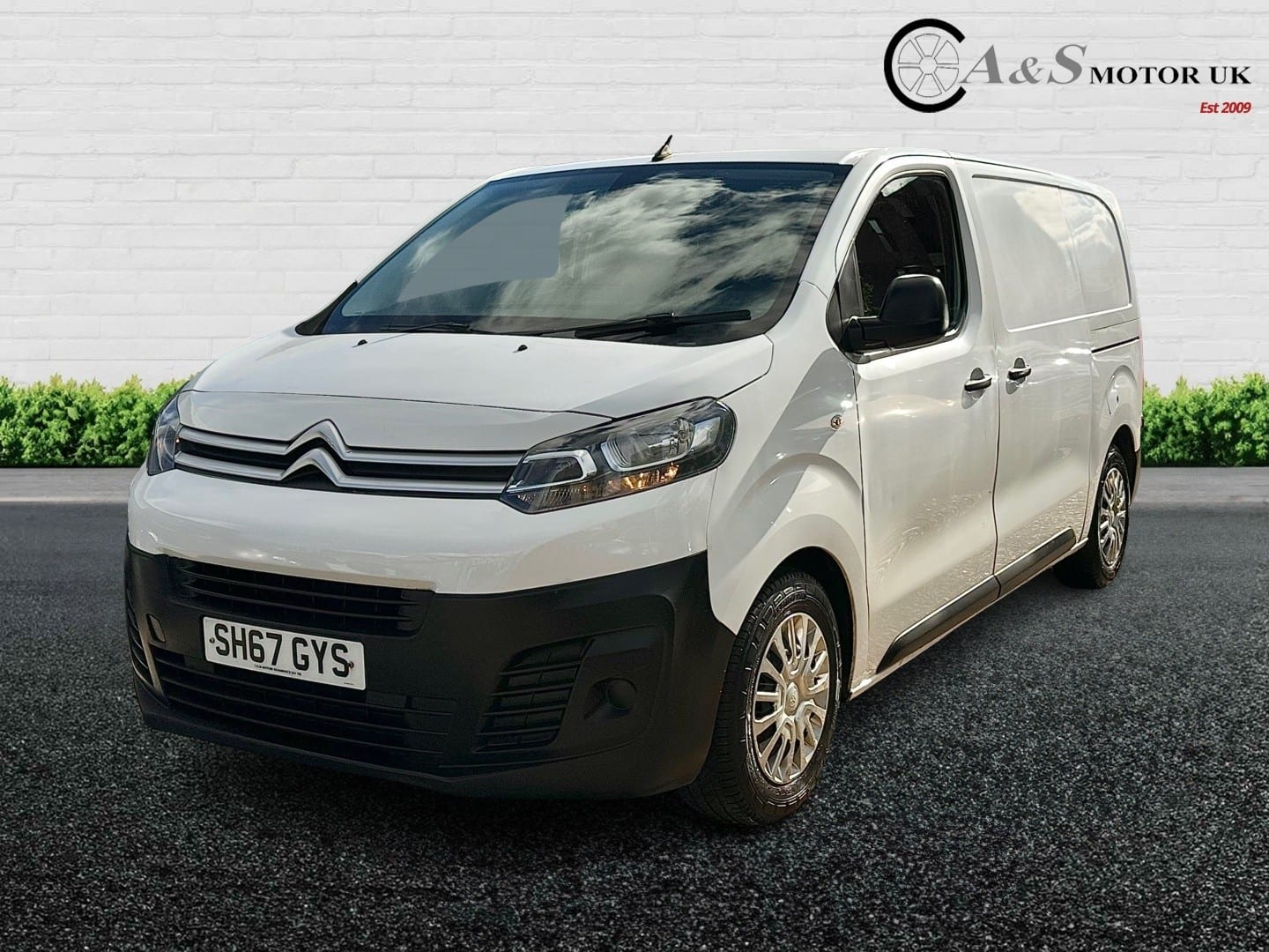 Citroen Dispatch - image 1 of 18