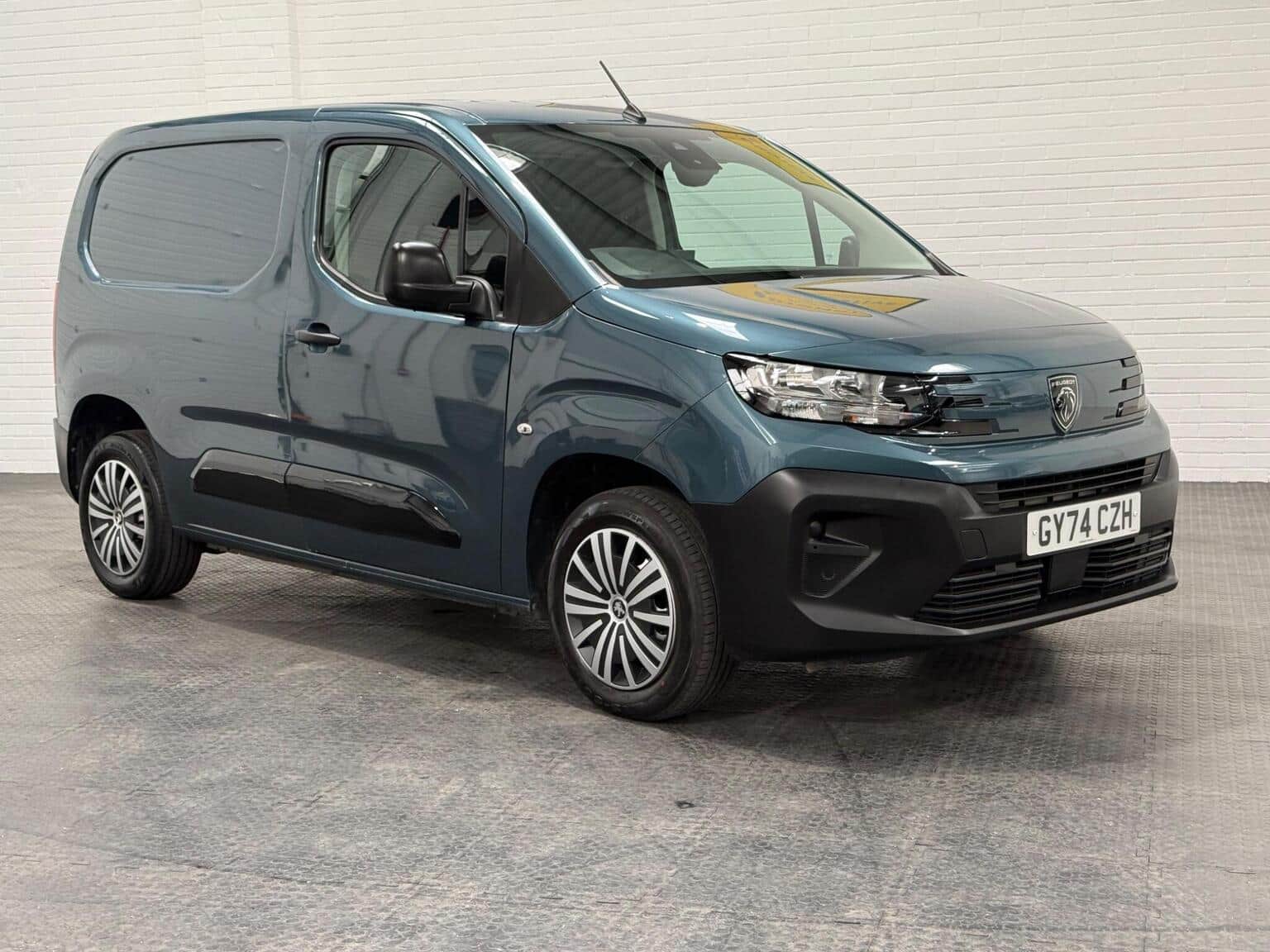 Peugeot Partner - image 1 of 100