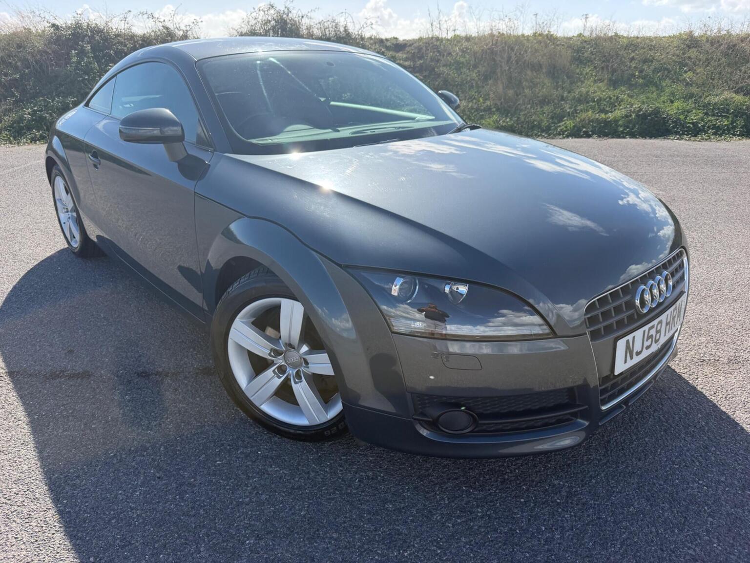 Audi TT - image 1 of 42
