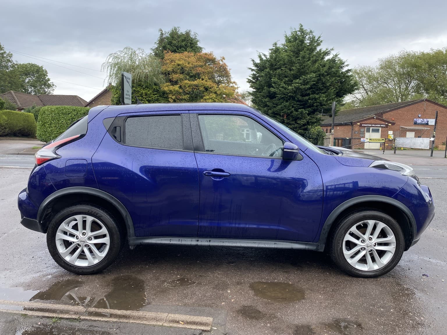 Nissan Juke - image 1 of 27