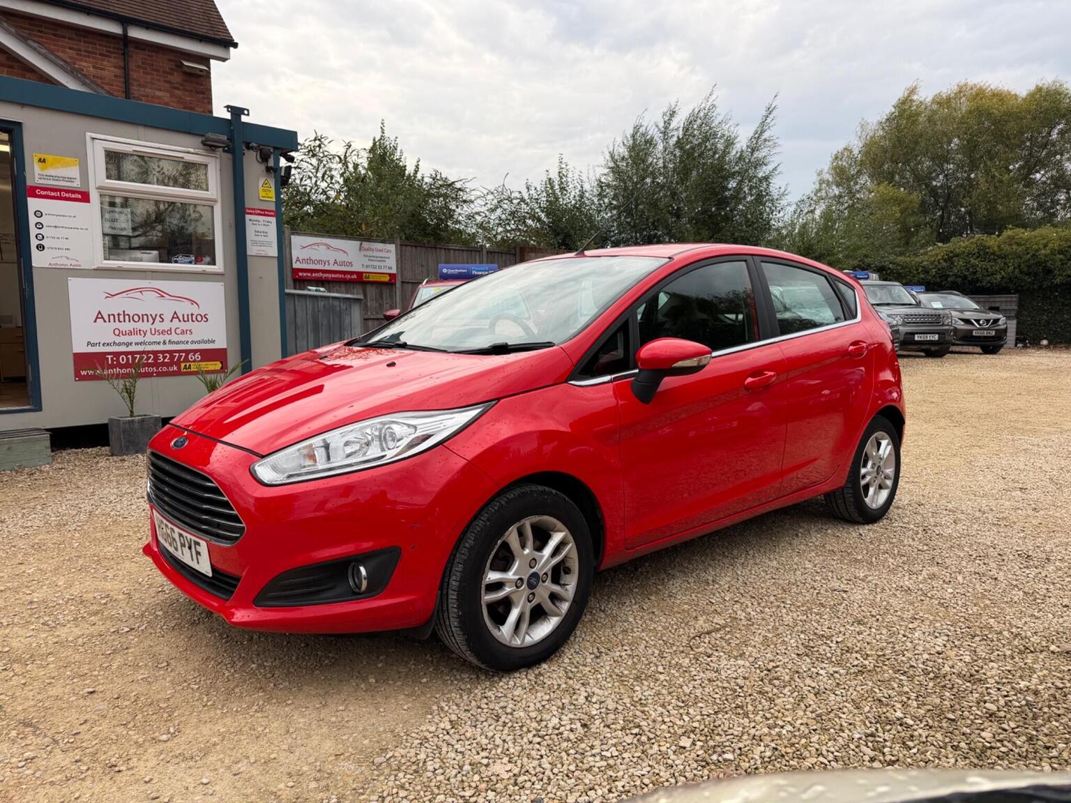 Ford Fiesta - image 1 of 28