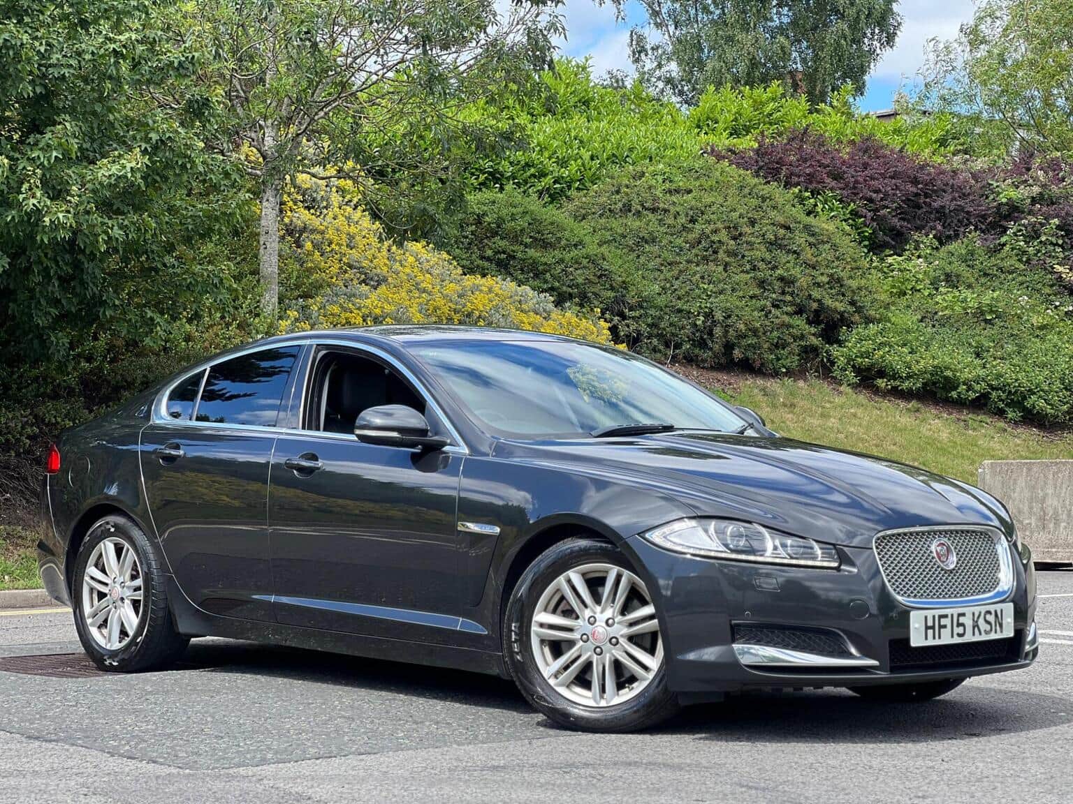 Jaguar XF - image 1 of 44
