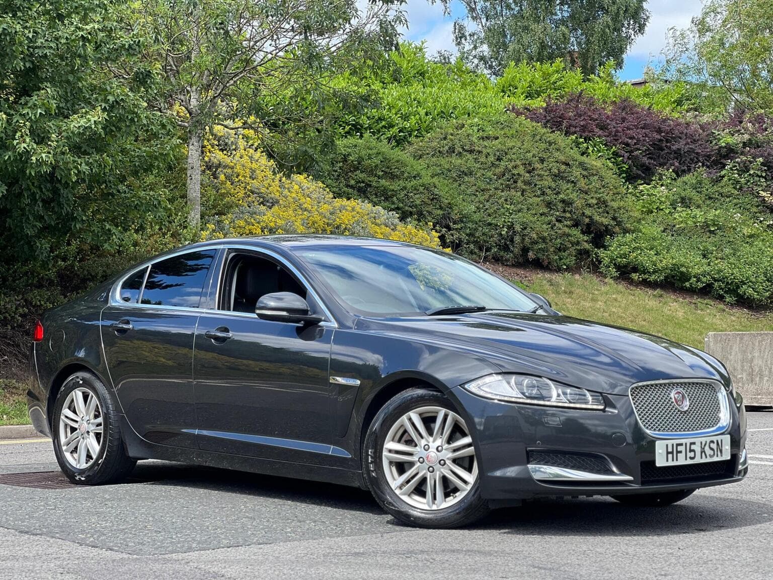 Jaguar XF - image 1 of 44