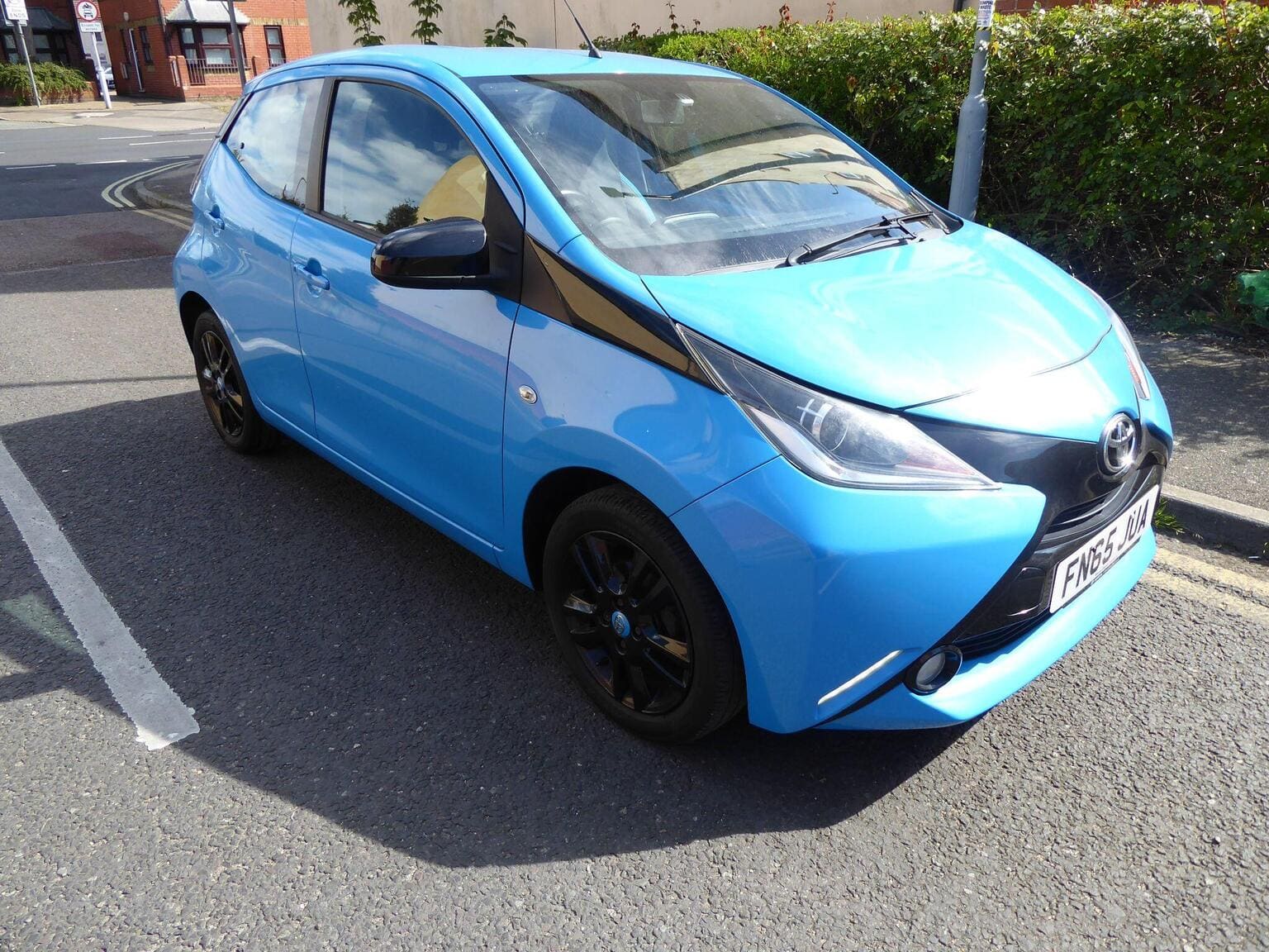 Toyota Aygo - image 1 of 21