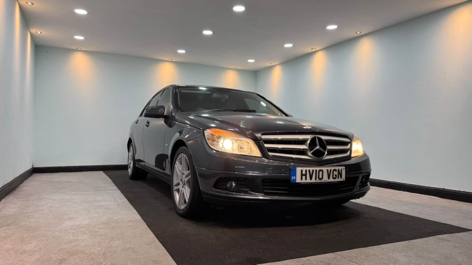 Mercedes-Benz C Class - image 1 of 41