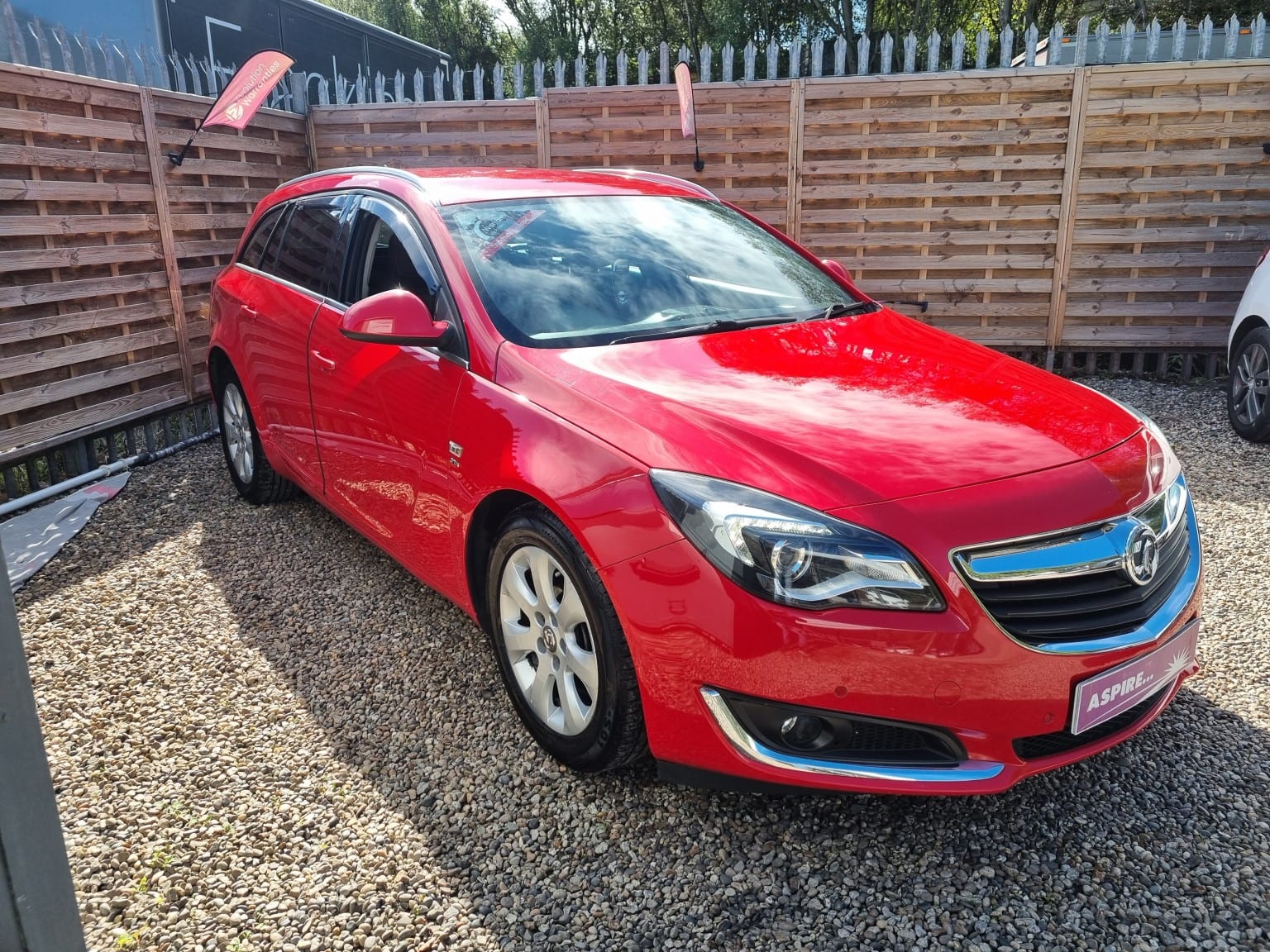 Vauxhall Insignia - image 1 of 22