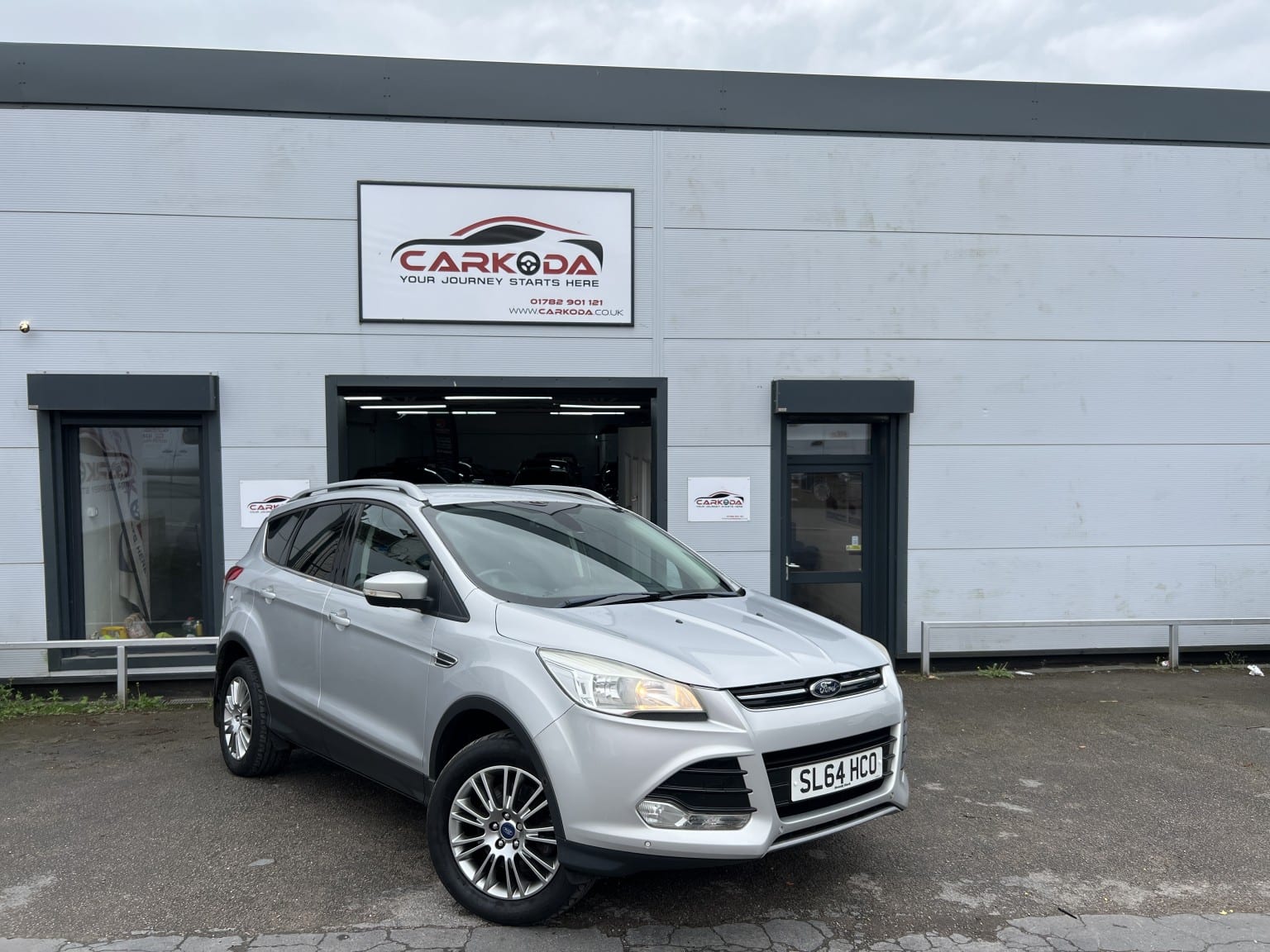 Ford Kuga - image 1 of 80
