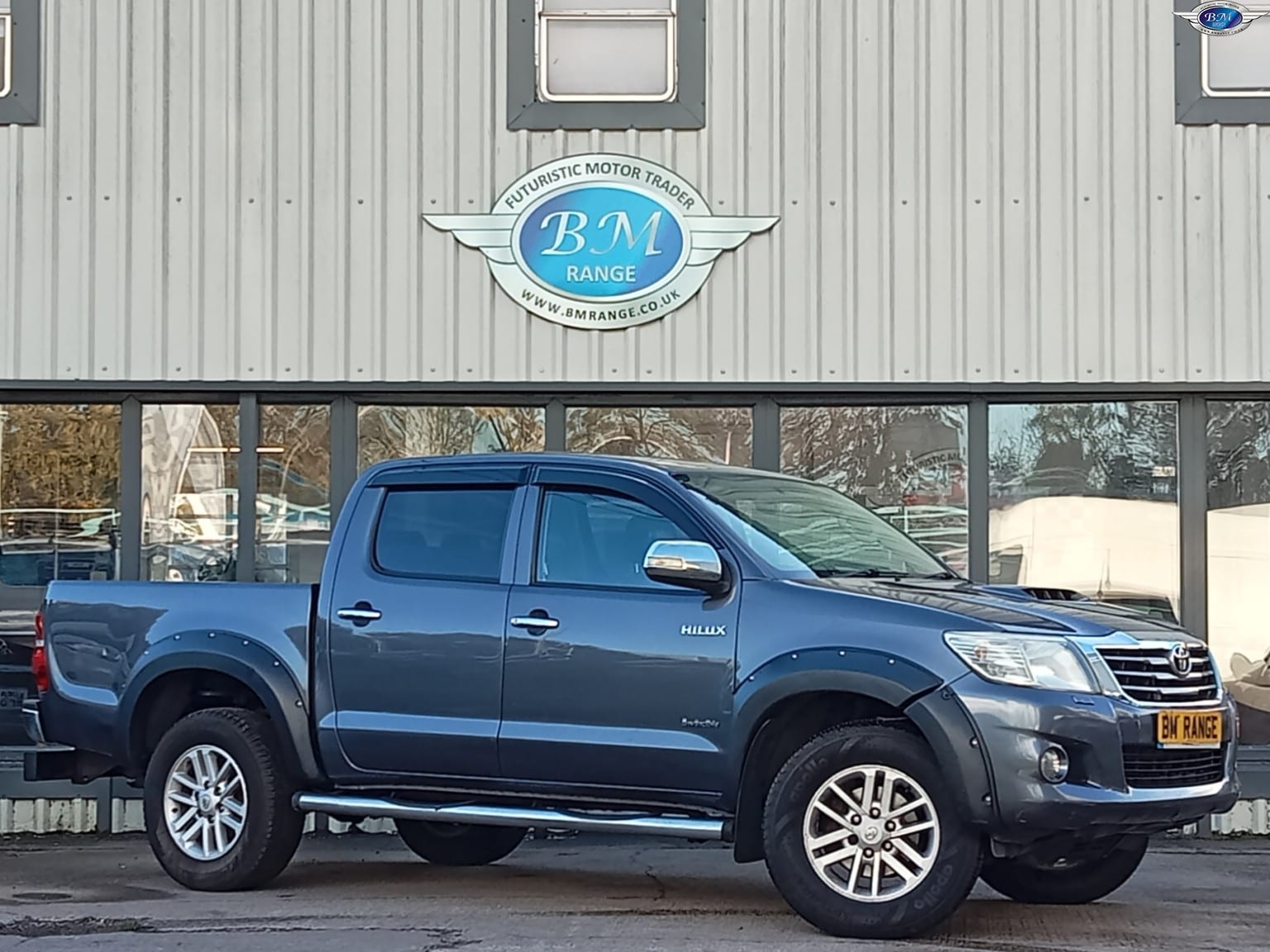 2011 Toyota Hilux 3.0 D-4D Invincible in grey — photo 1 of 21