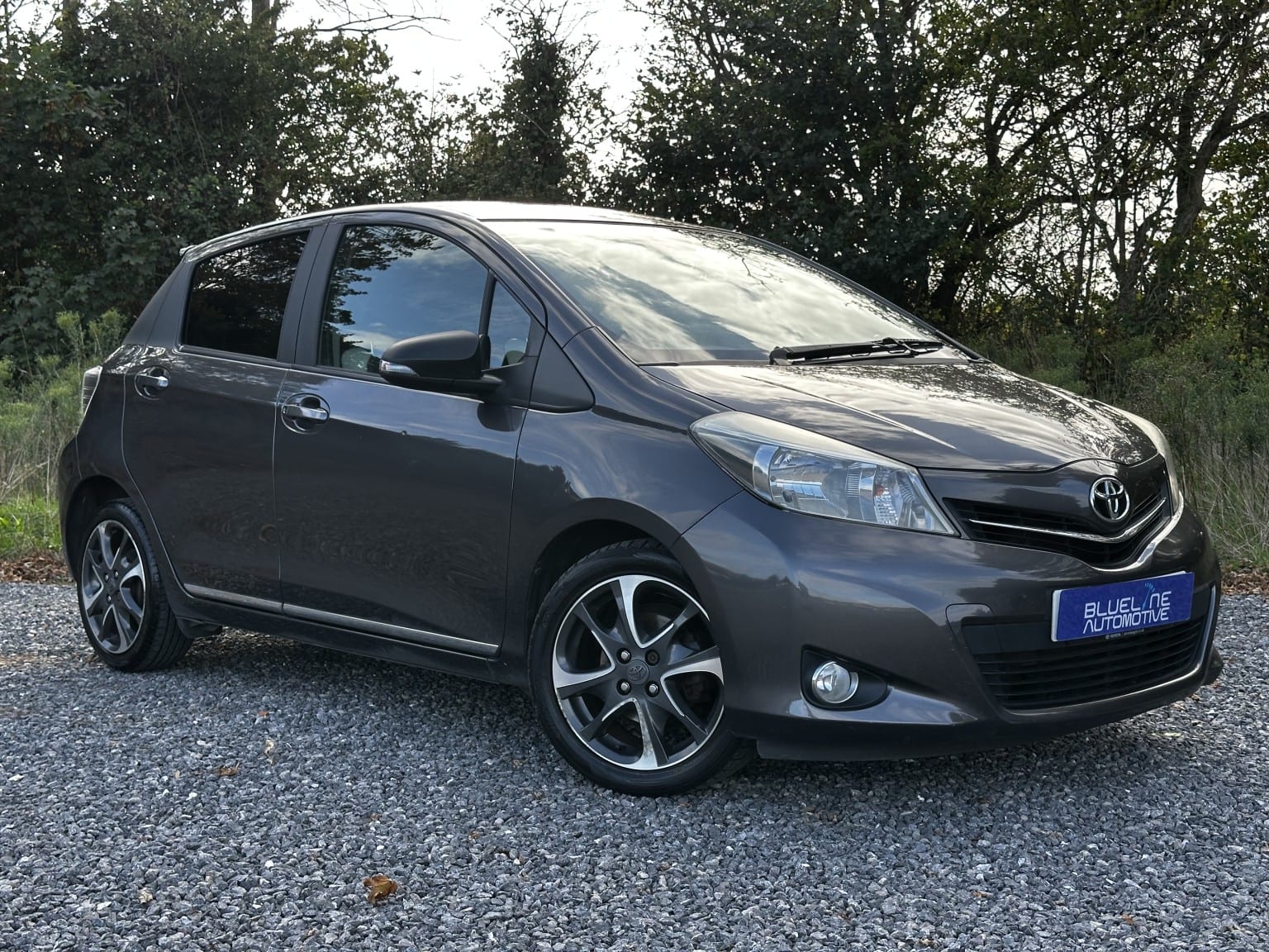 Toyota Yaris - image 1 of 47