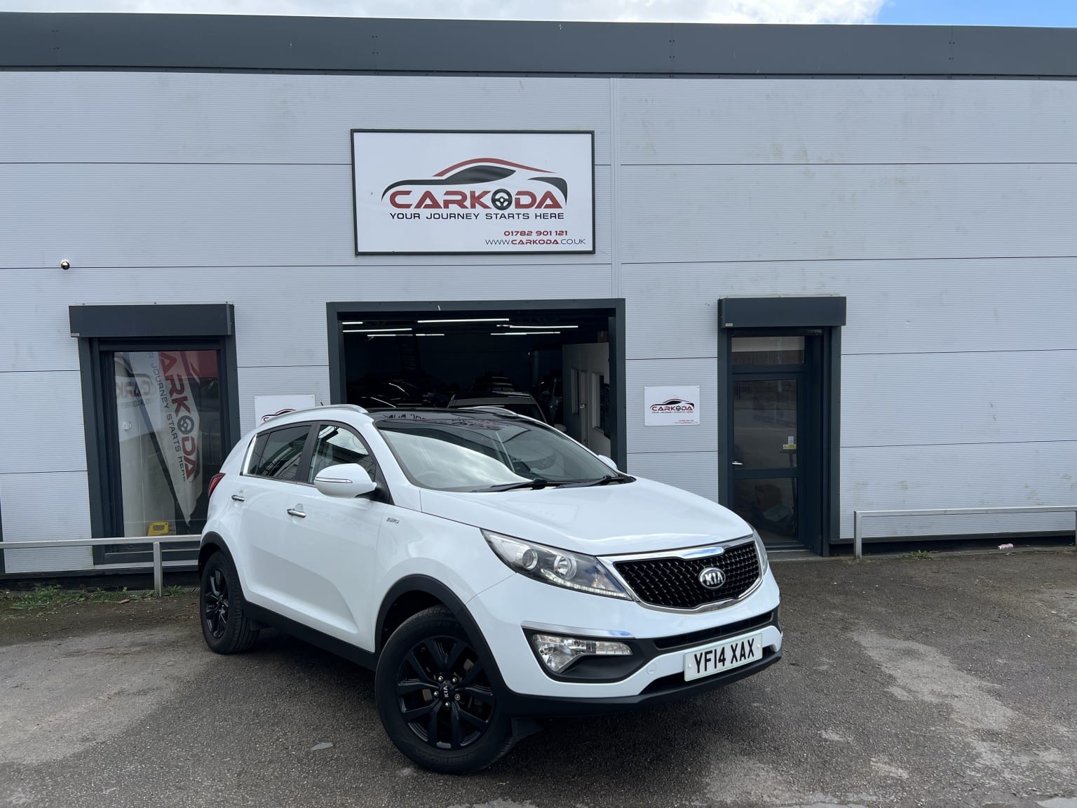 Kia Sportage - image 1 of 77
