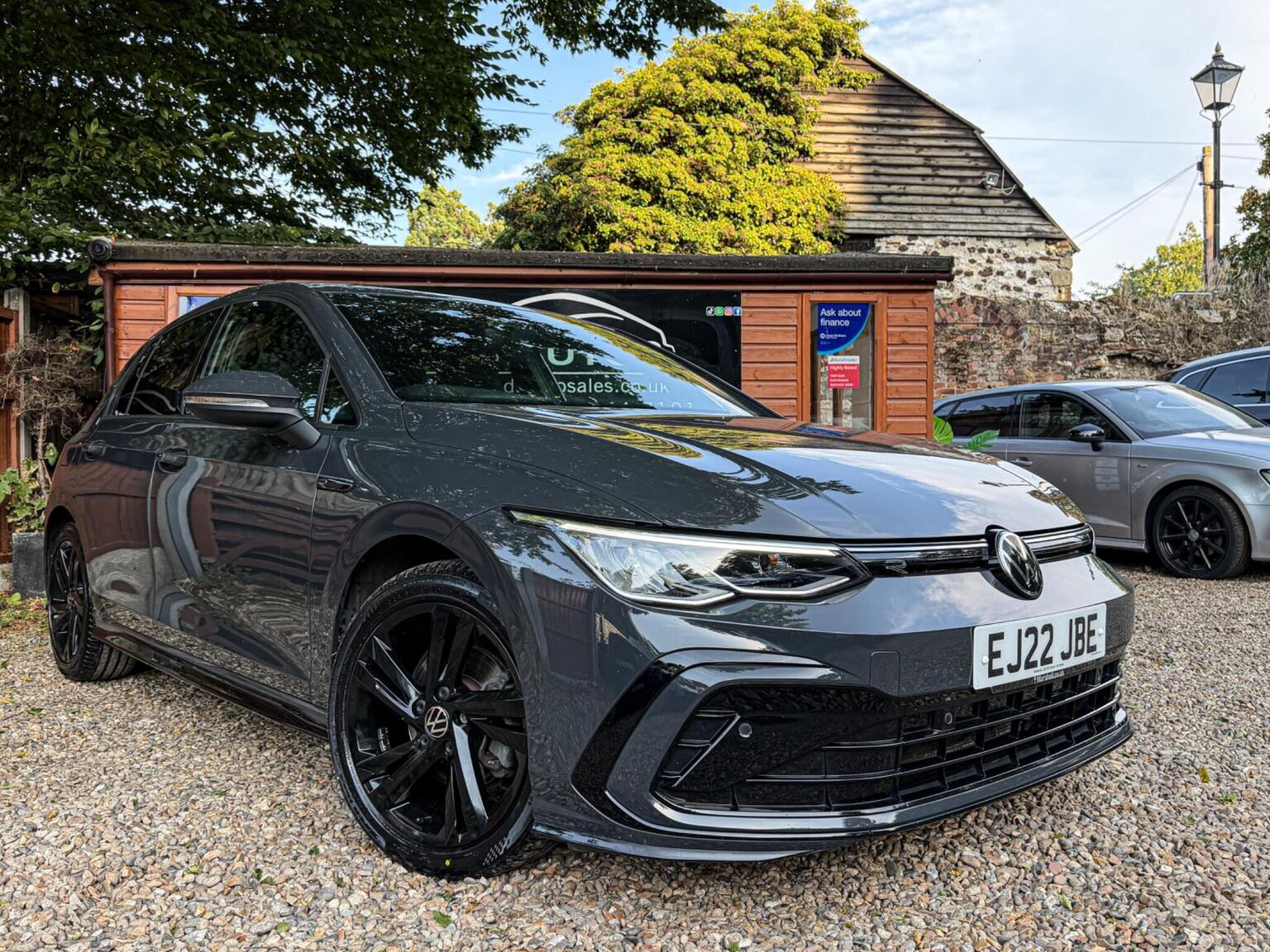 VOLKSWAGEN GOLF - image 1 of 42