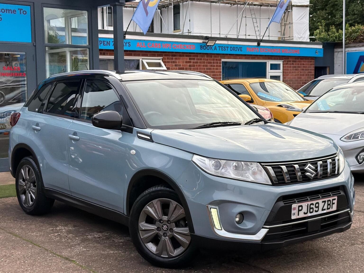 Suzuki Vitara - image 1 of 59