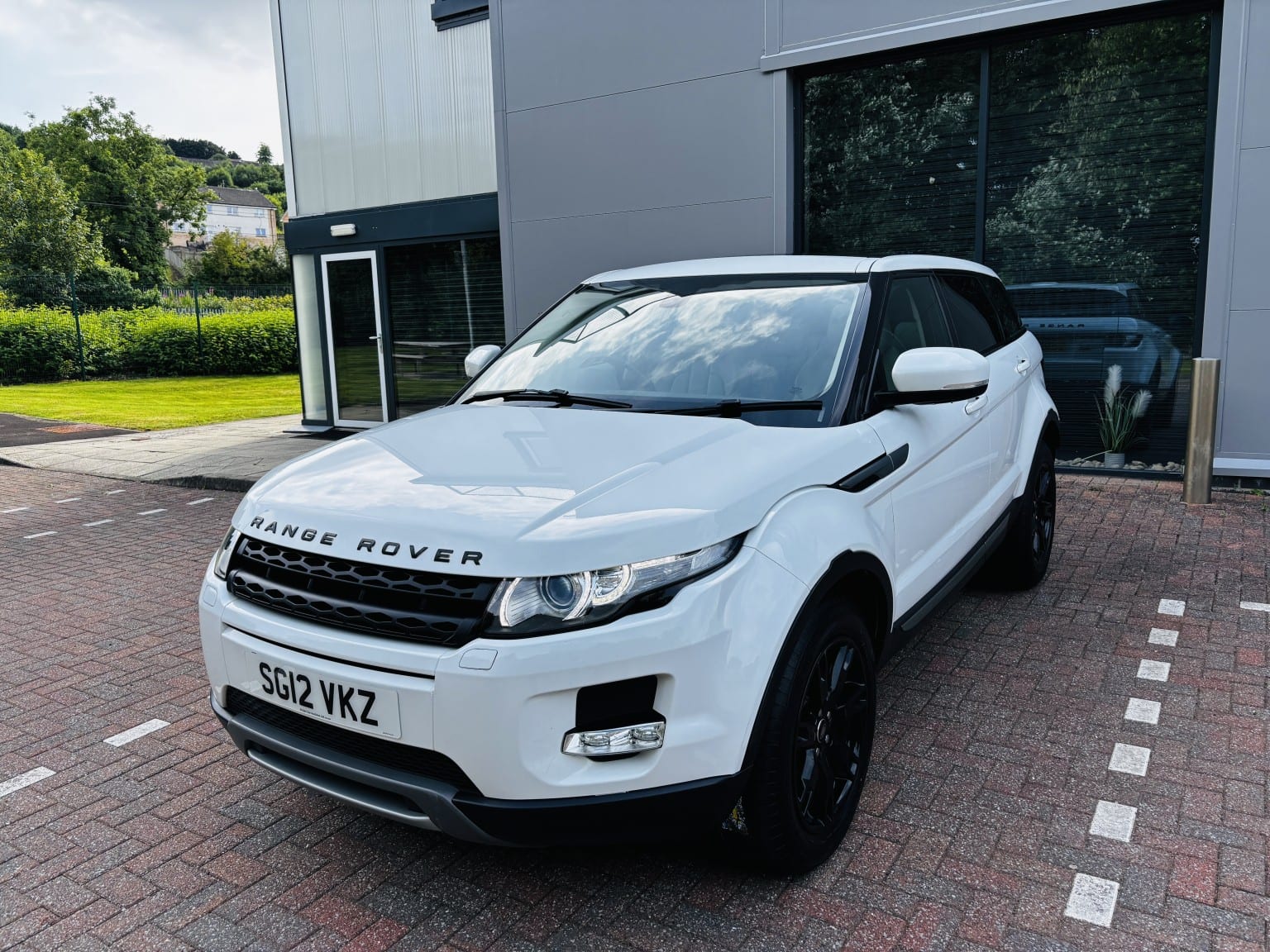 Land Rover Range Rover Evoque - image 1 of 54