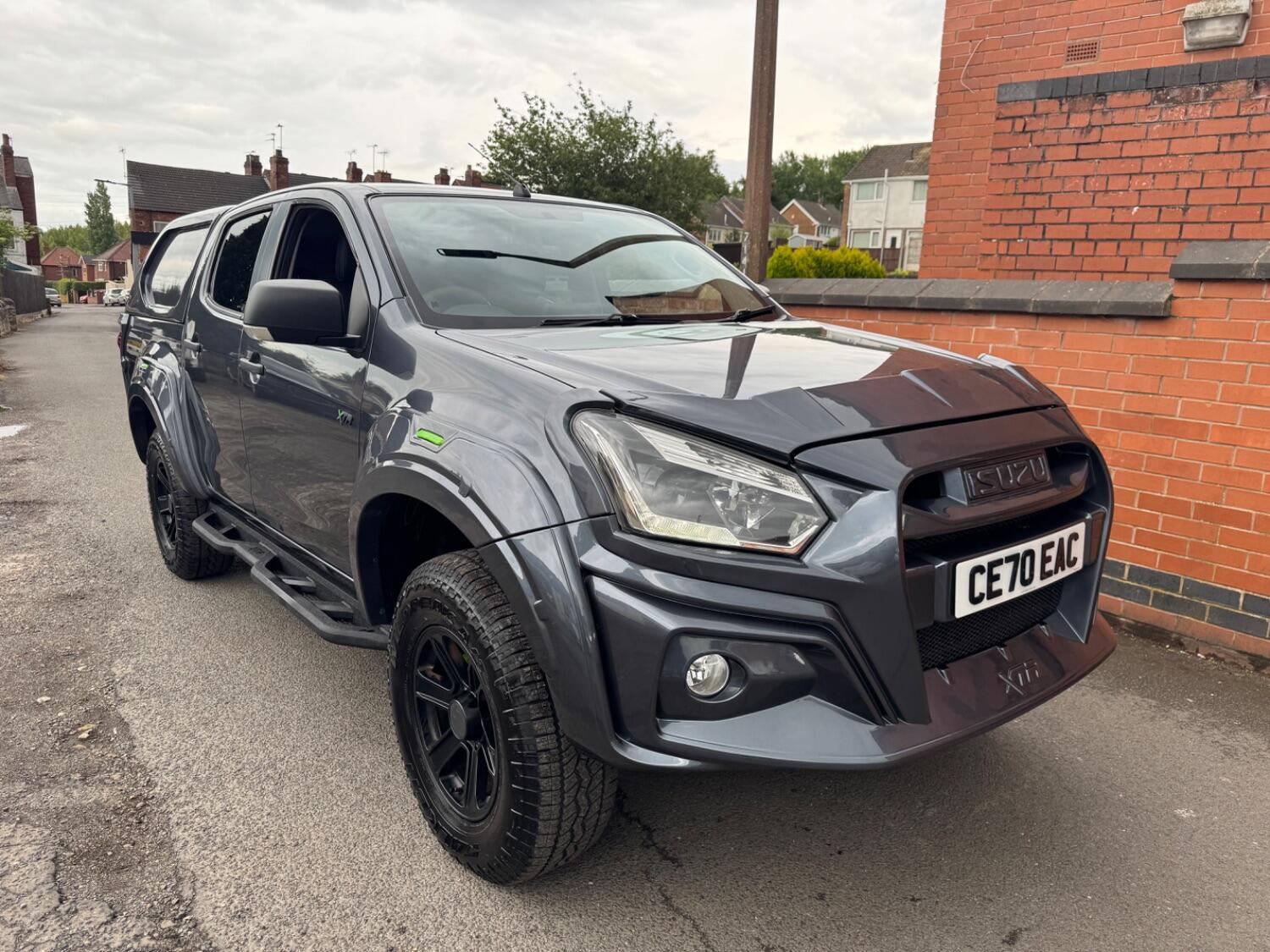 Isuzu D-Max - image 1 of 24