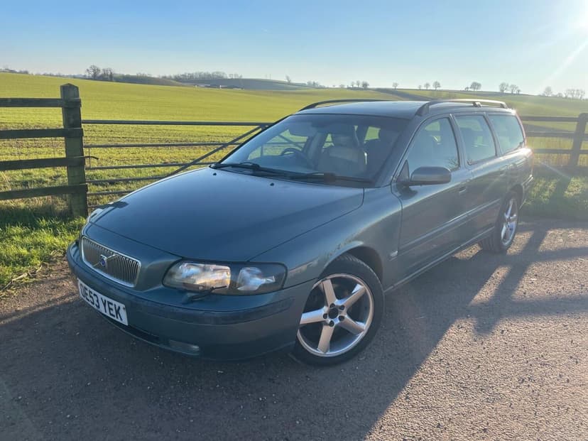 2003 VOLVO V70