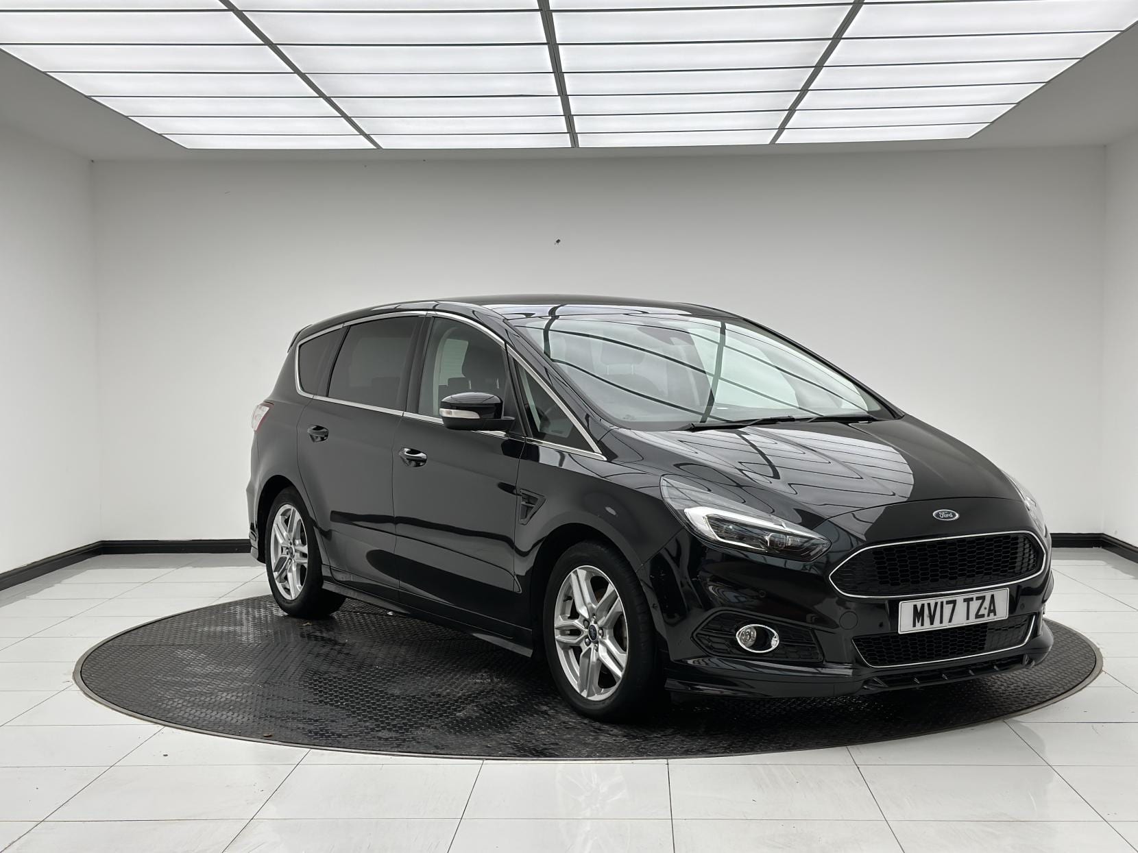 Ford S-Max - image 1 of 59