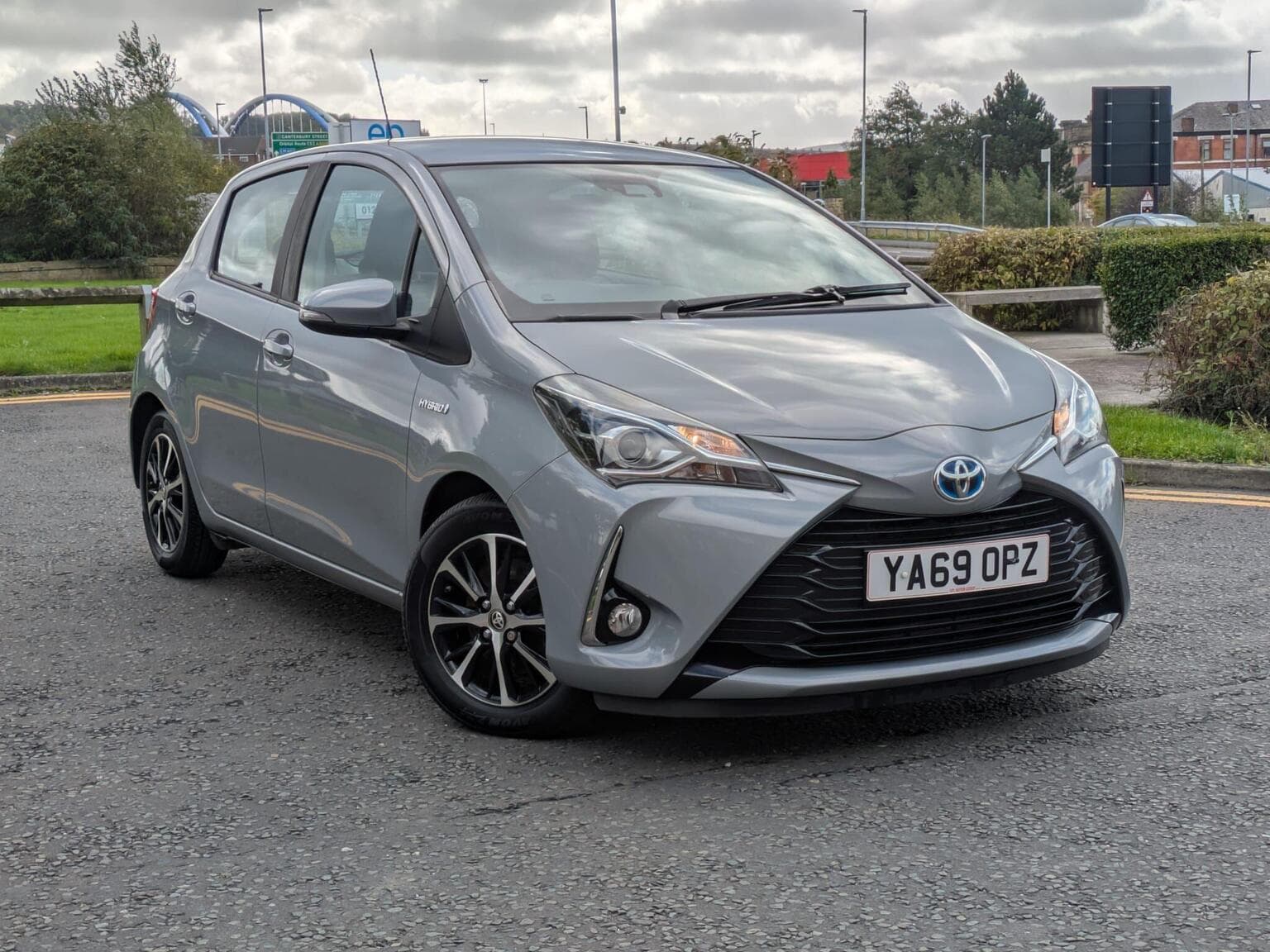 Toyota Yaris - image 1 of 37