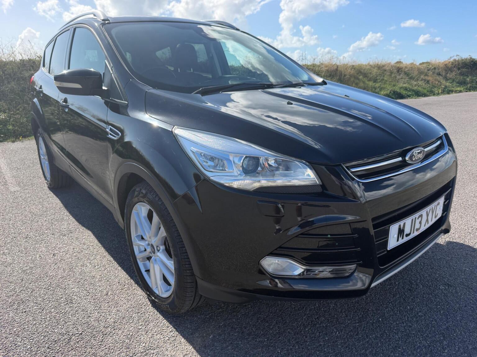 Ford Kuga - image 1 of 46