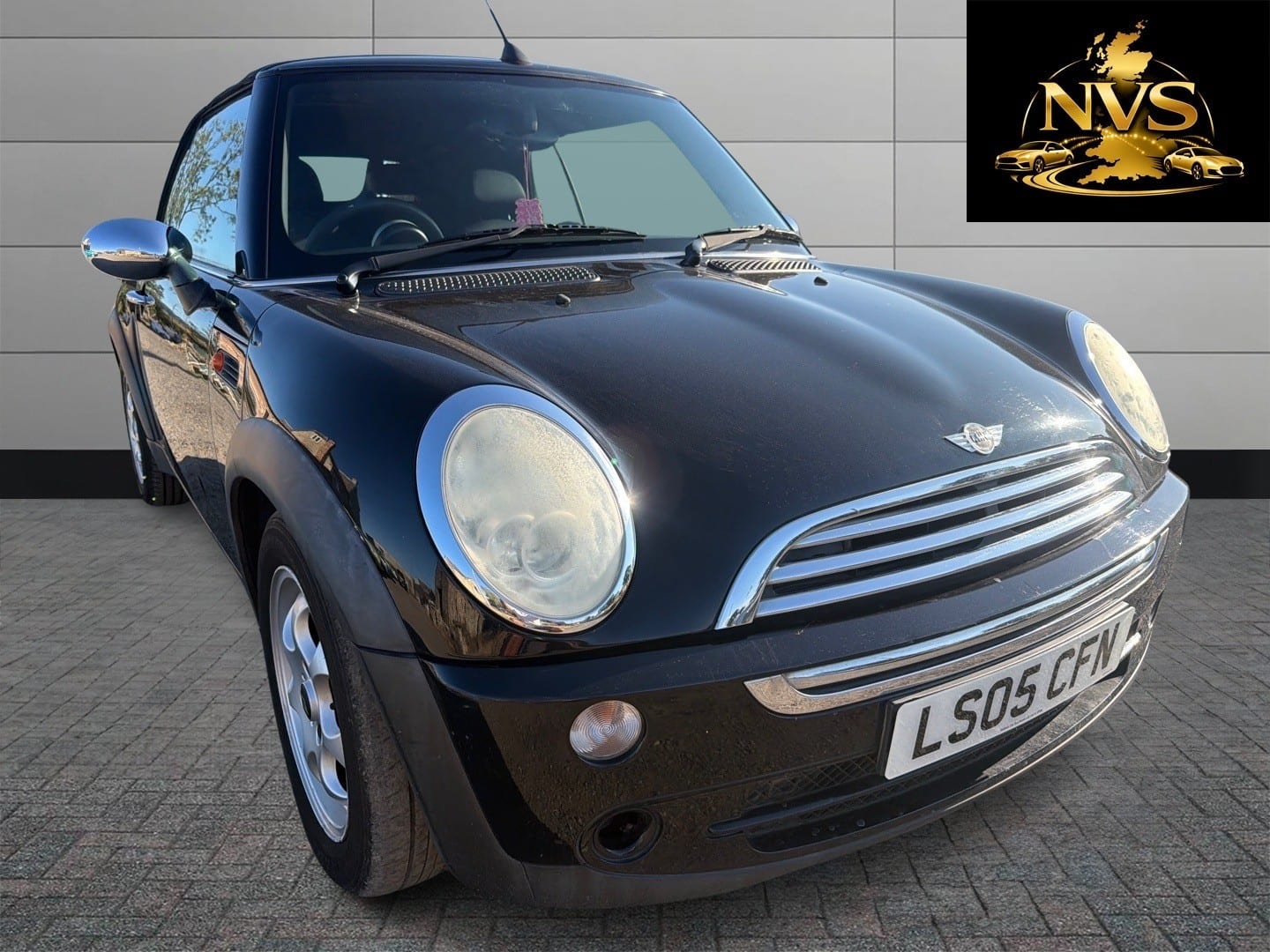 MINI CONVERTIBLE - image 1 of 13