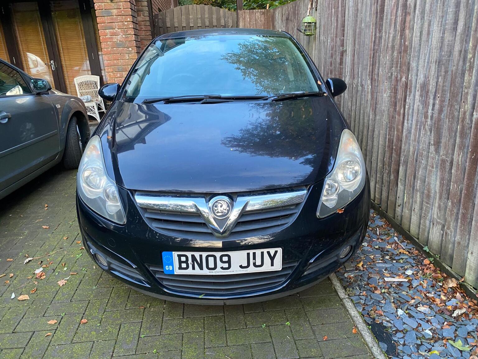 2009 Vauxhall Corsa 1.4i 16v SXi 5dr in black — photo 1 of 7